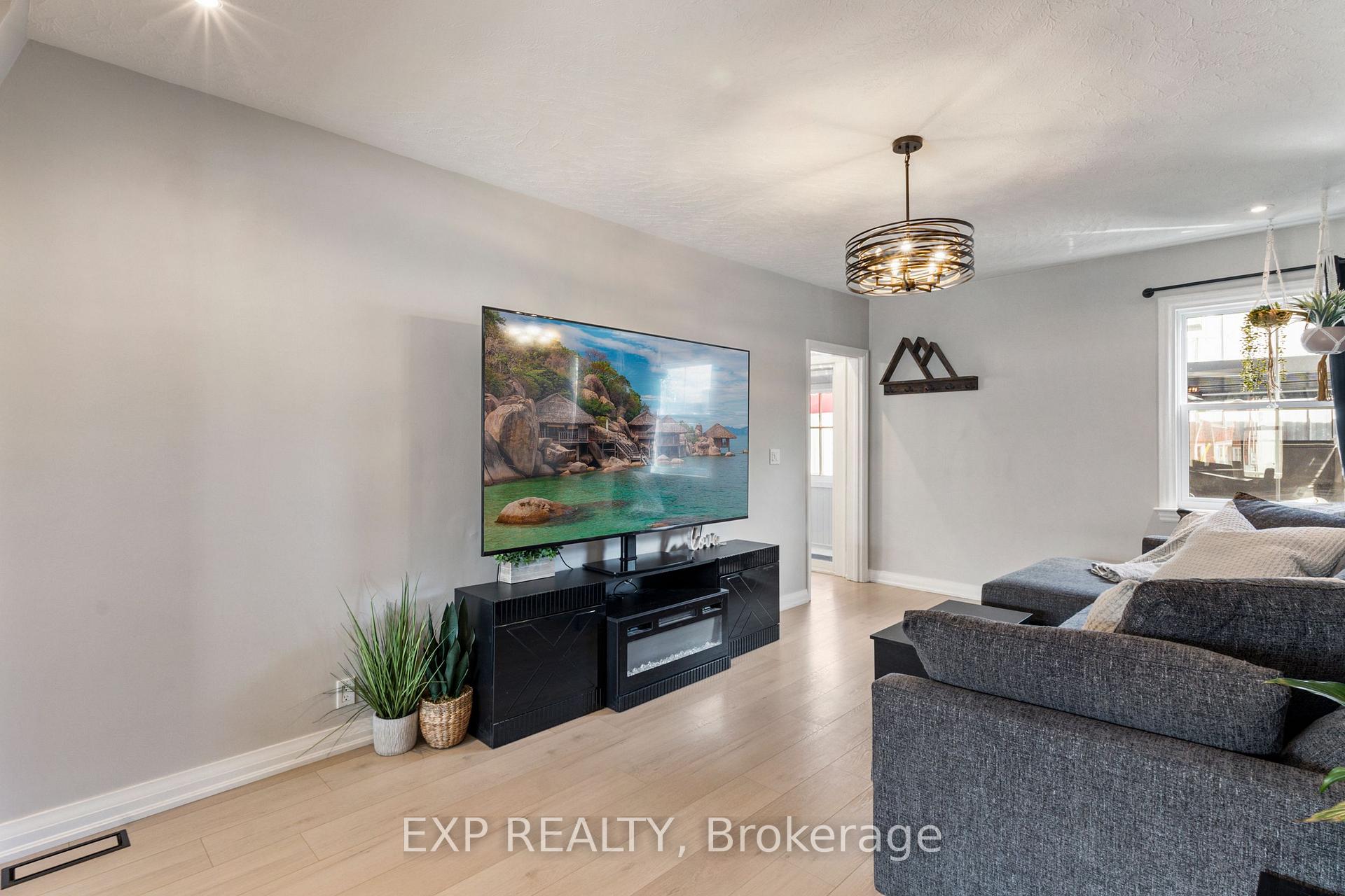 Photo 8 of 5297 Main Street, Clarington, Orono — HOMEH