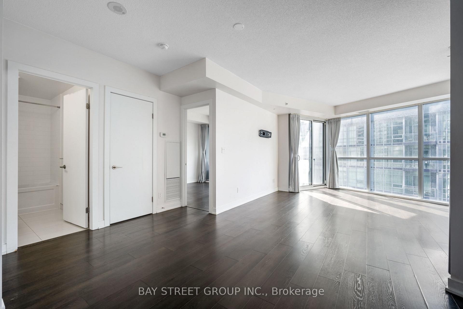 Photo 8 of Unit 1611, 20 Bruyeres Mews, Toronto, Waterfront Communities — HOMEH