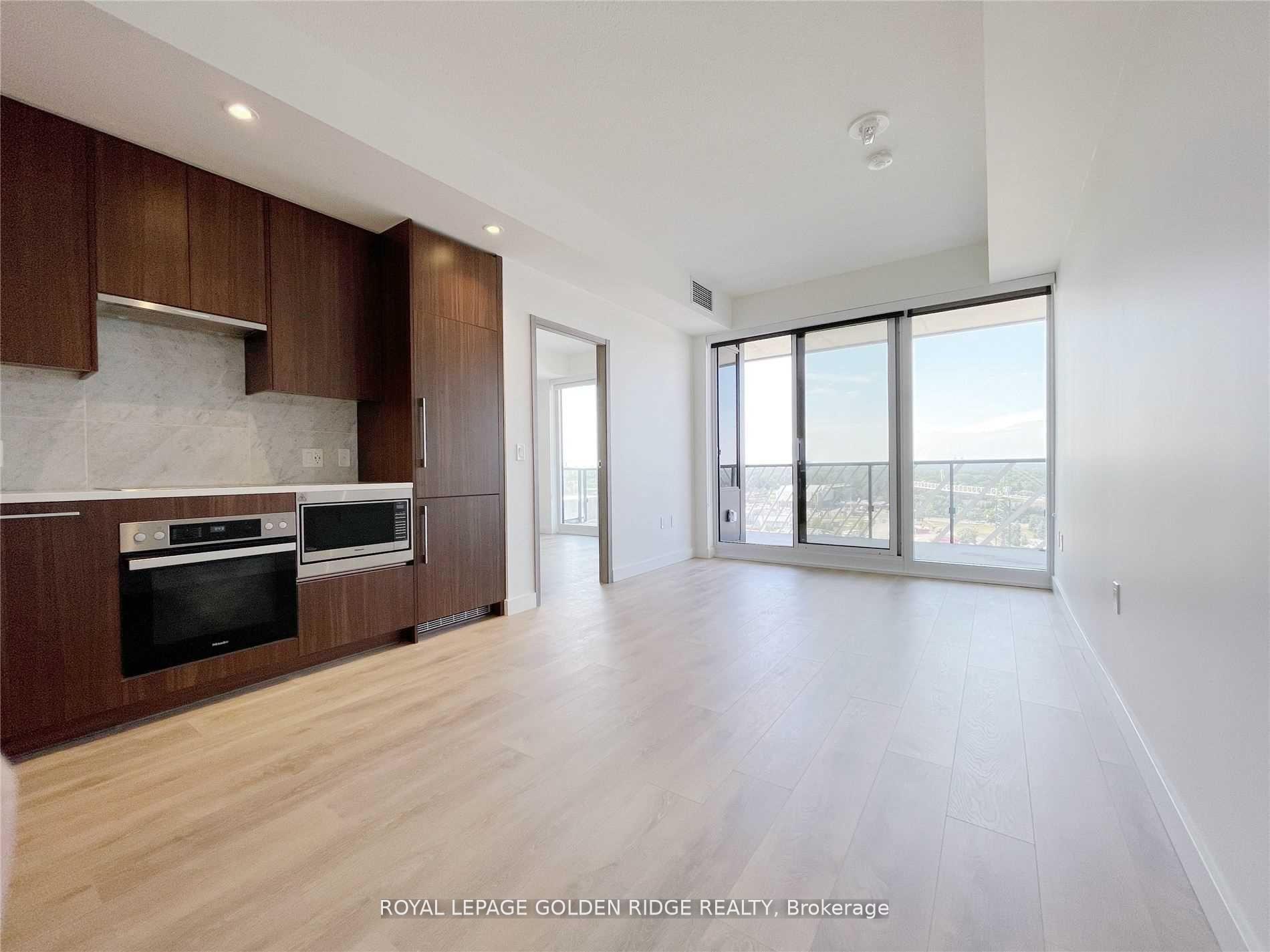 Photo 2 of Unit #2010, 85 Mcmahon Drive, North York, Bayview Village — HOMEH