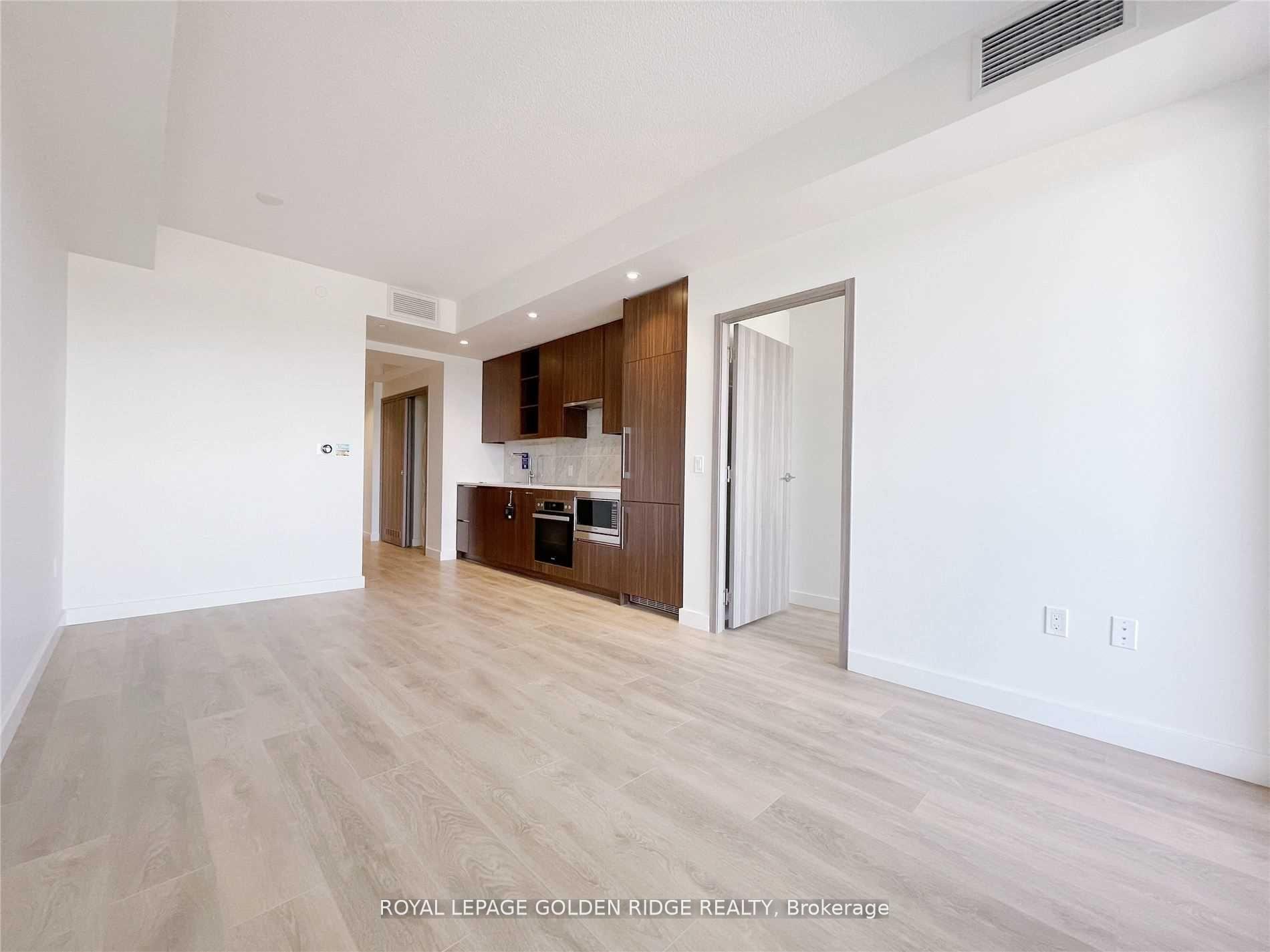 Photo 3 of Unit #2010, 85 Mcmahon Drive, North York, Bayview Village — HOMEH