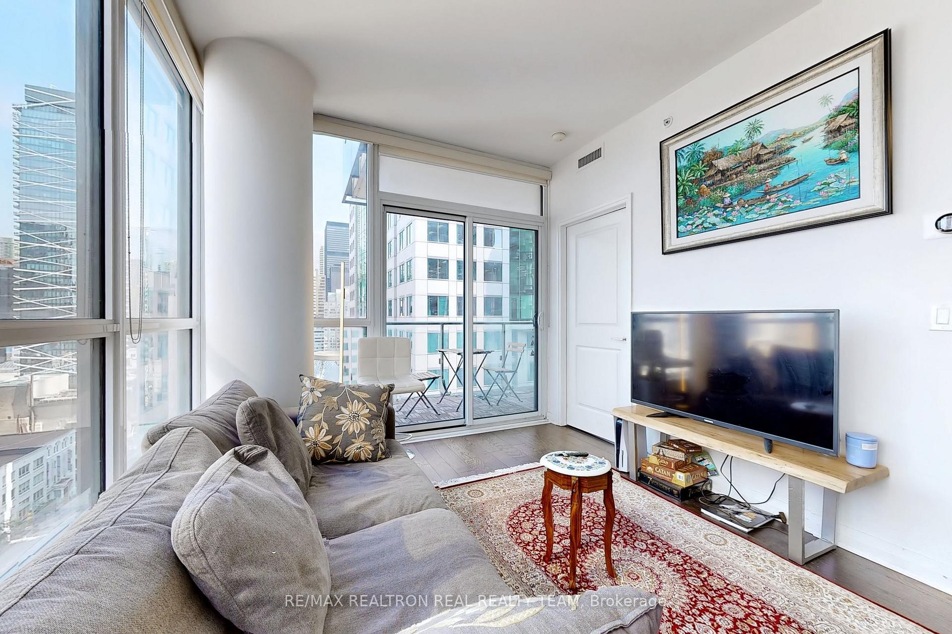 Photo 5 of Unit 1702, 8 Mercer Street, Toronto, Waterfront Communities — HOMEH