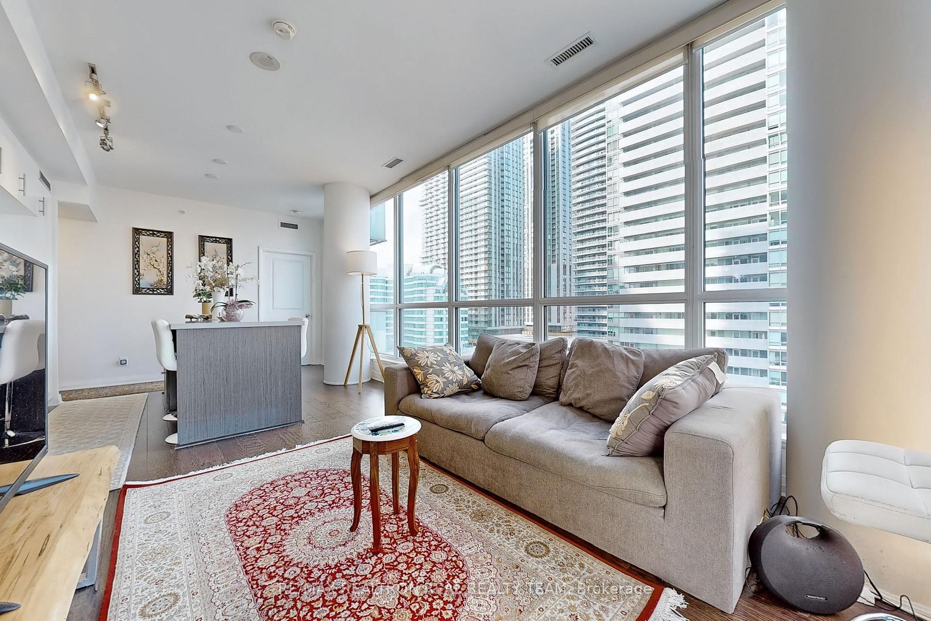 Photo 6 of Unit 1702, 8 Mercer Street, Toronto, Waterfront Communities — HOMEH