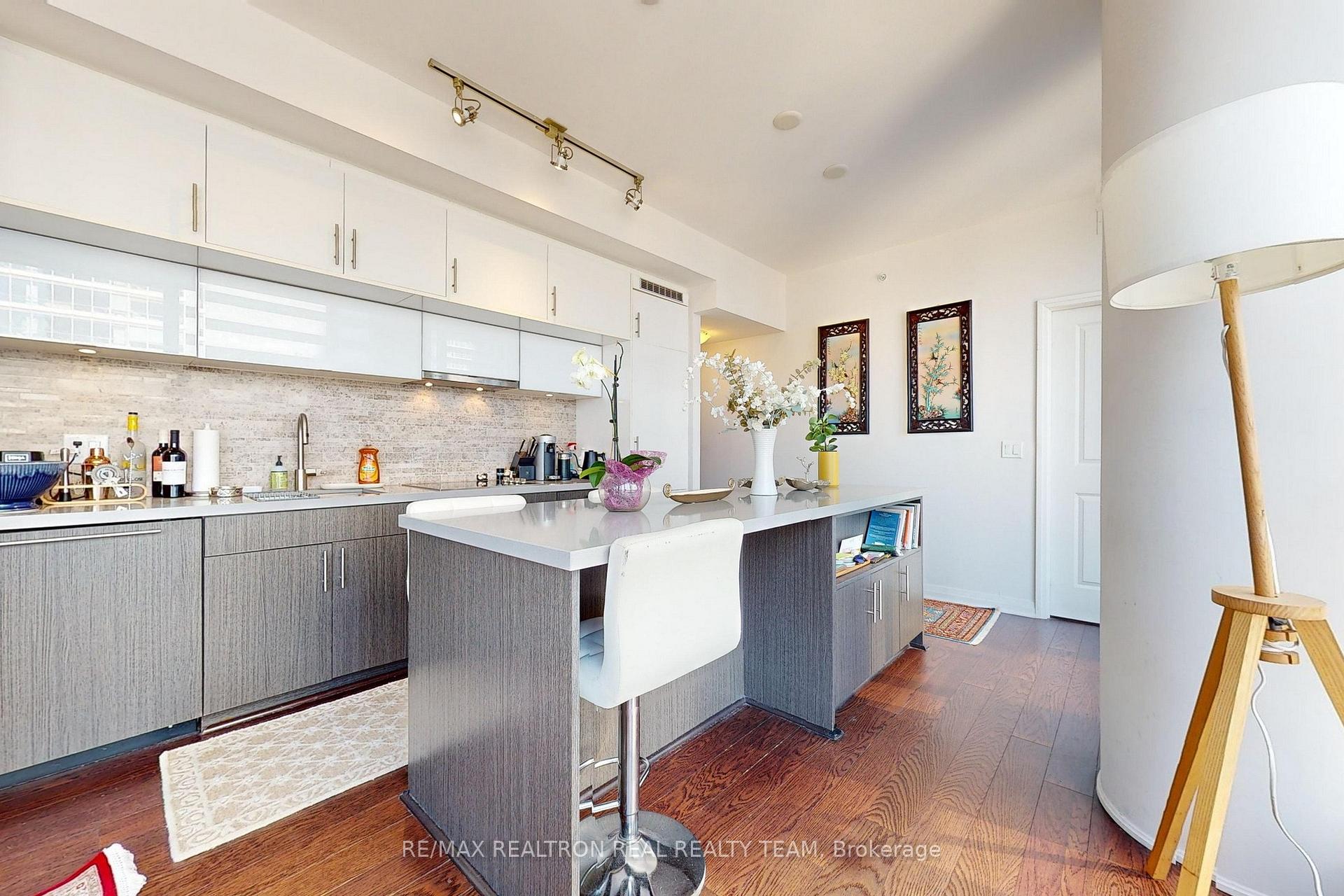 Photo 9 of Unit 1702, 8 Mercer Street, Toronto, Waterfront Communities — HOMEH
