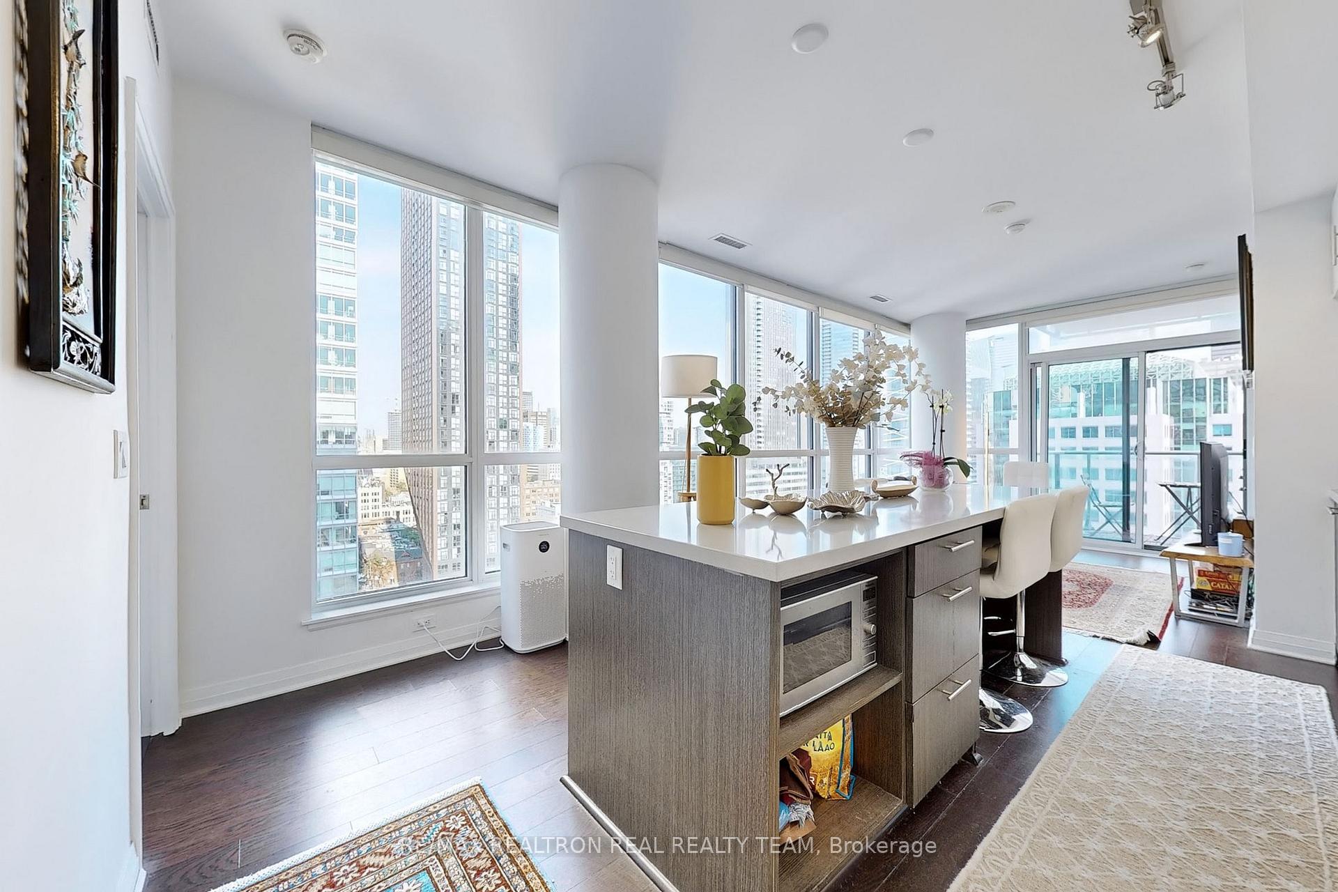 Photo 10 of Unit 1702, 8 Mercer Street, Toronto, Waterfront Communities — HOMEH