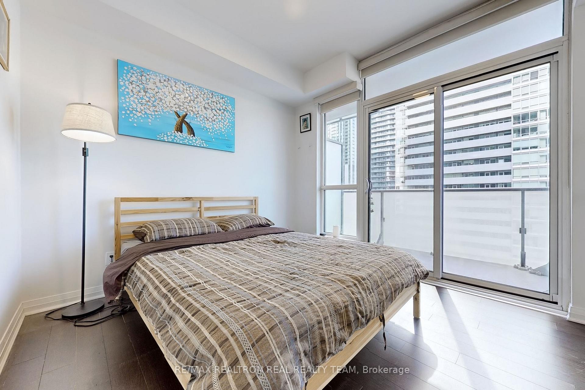 Photo 11 of Unit 1702, 8 Mercer Street, Toronto, Waterfront Communities — HOMEH