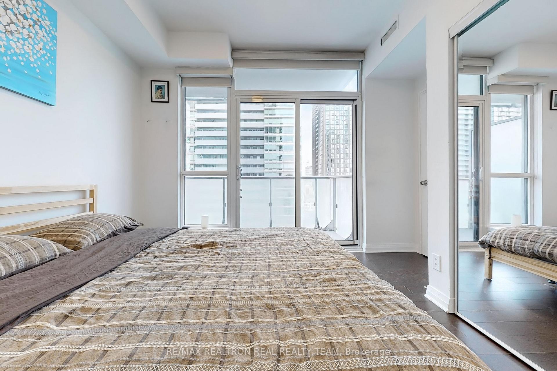 Photo 13 of Unit 1702, 8 Mercer Street, Toronto, Waterfront Communities — HOMEH