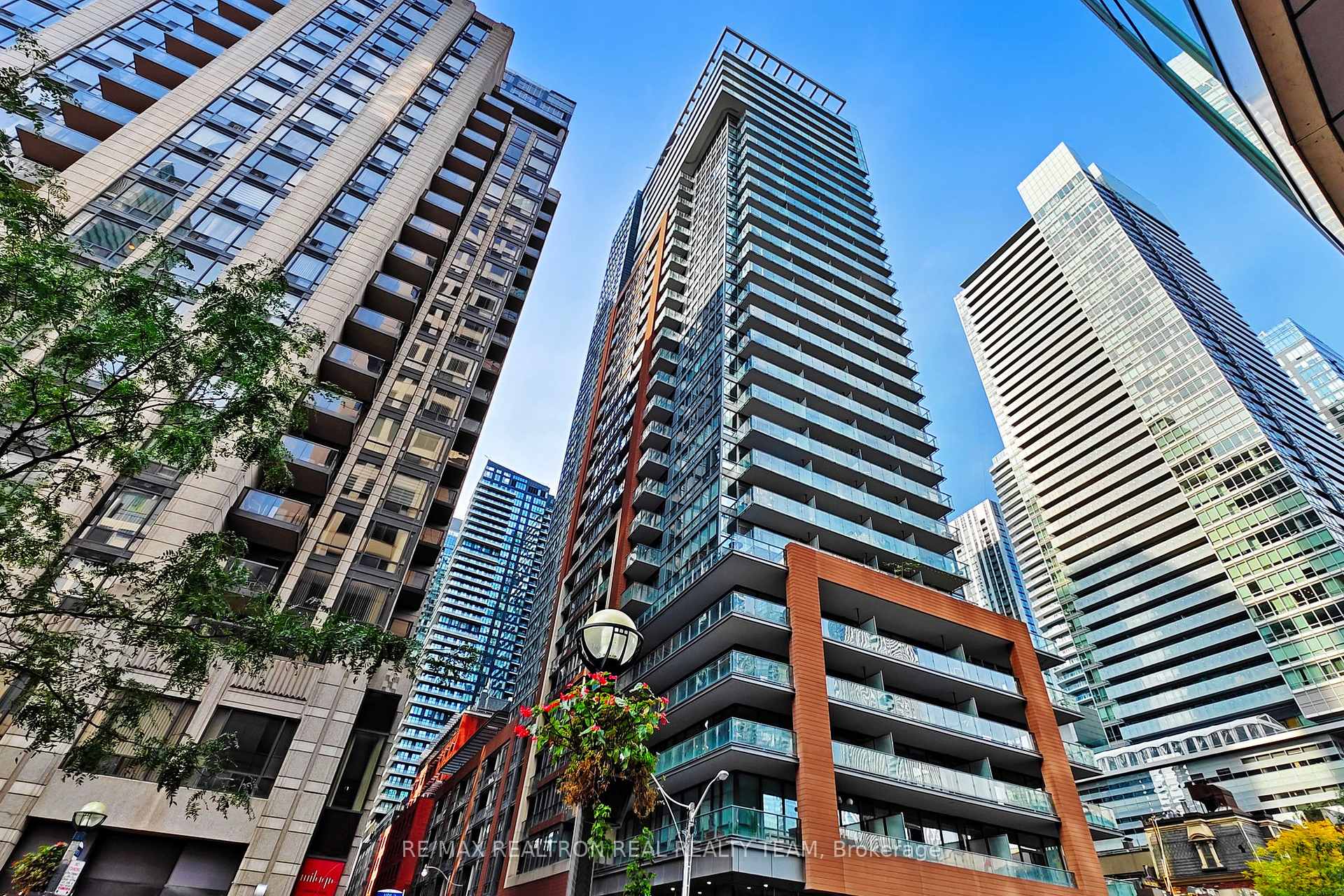 Photo 32 of Unit 1702, 8 Mercer Street, Toronto, Waterfront Communities — HOMEH