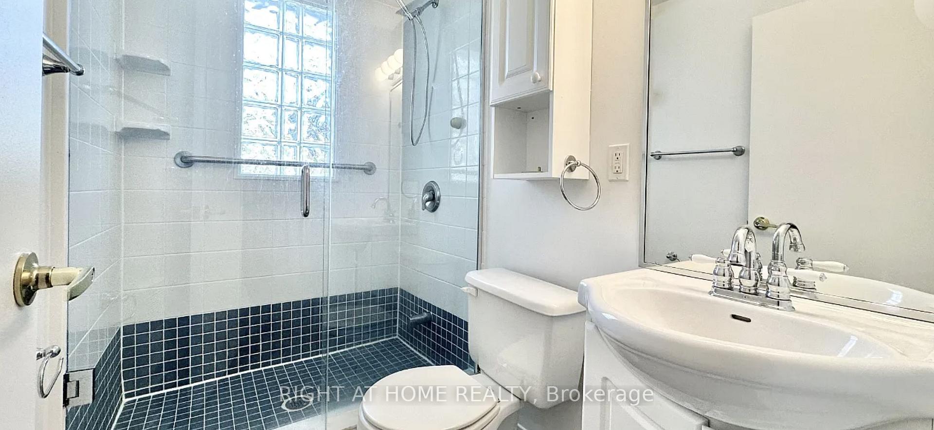 Photo 4 of 39 Lower Links Road, North York, St. Andrew-Windfields — HOMEH