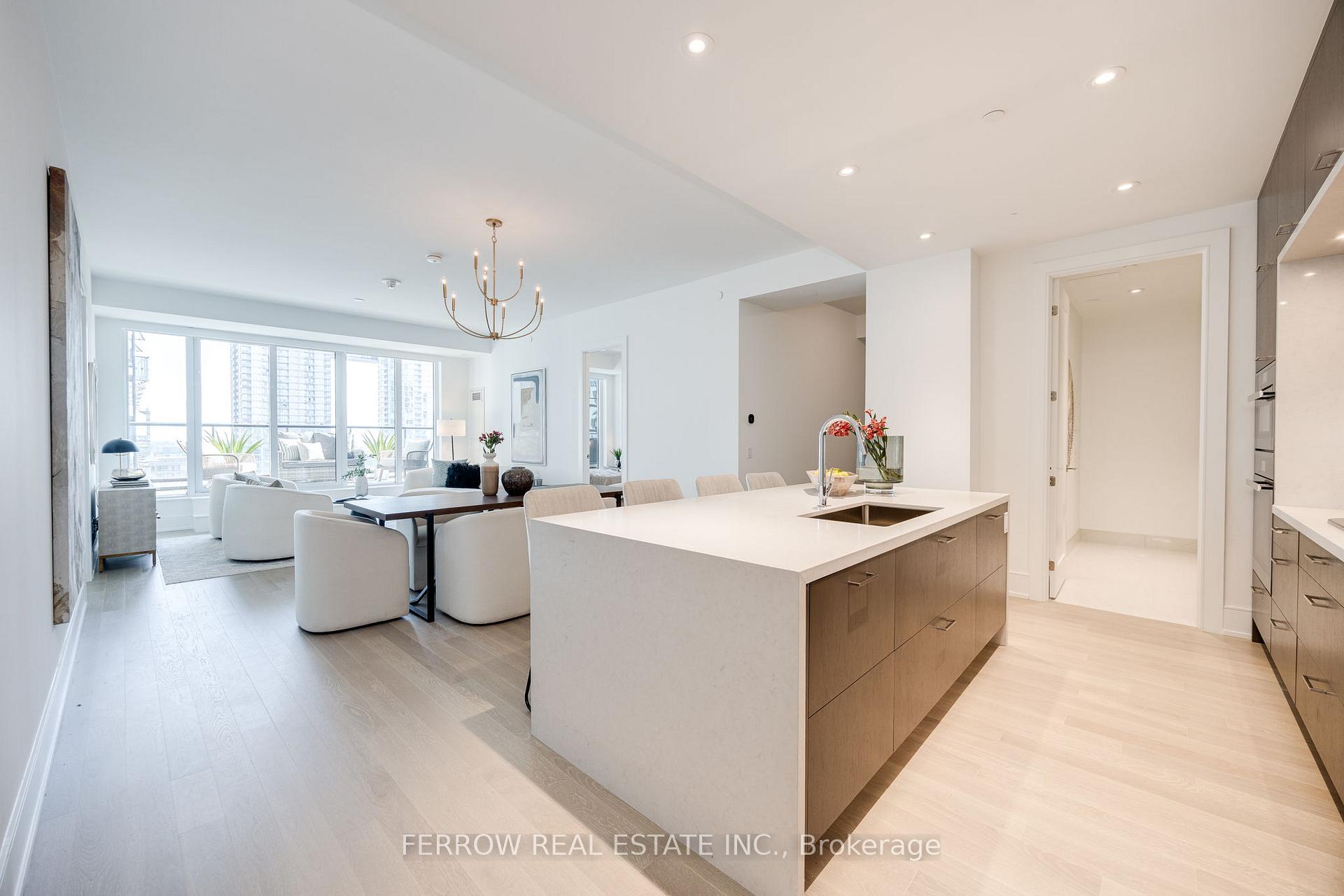 Front of Unit 1007, 455 Wellington Street W