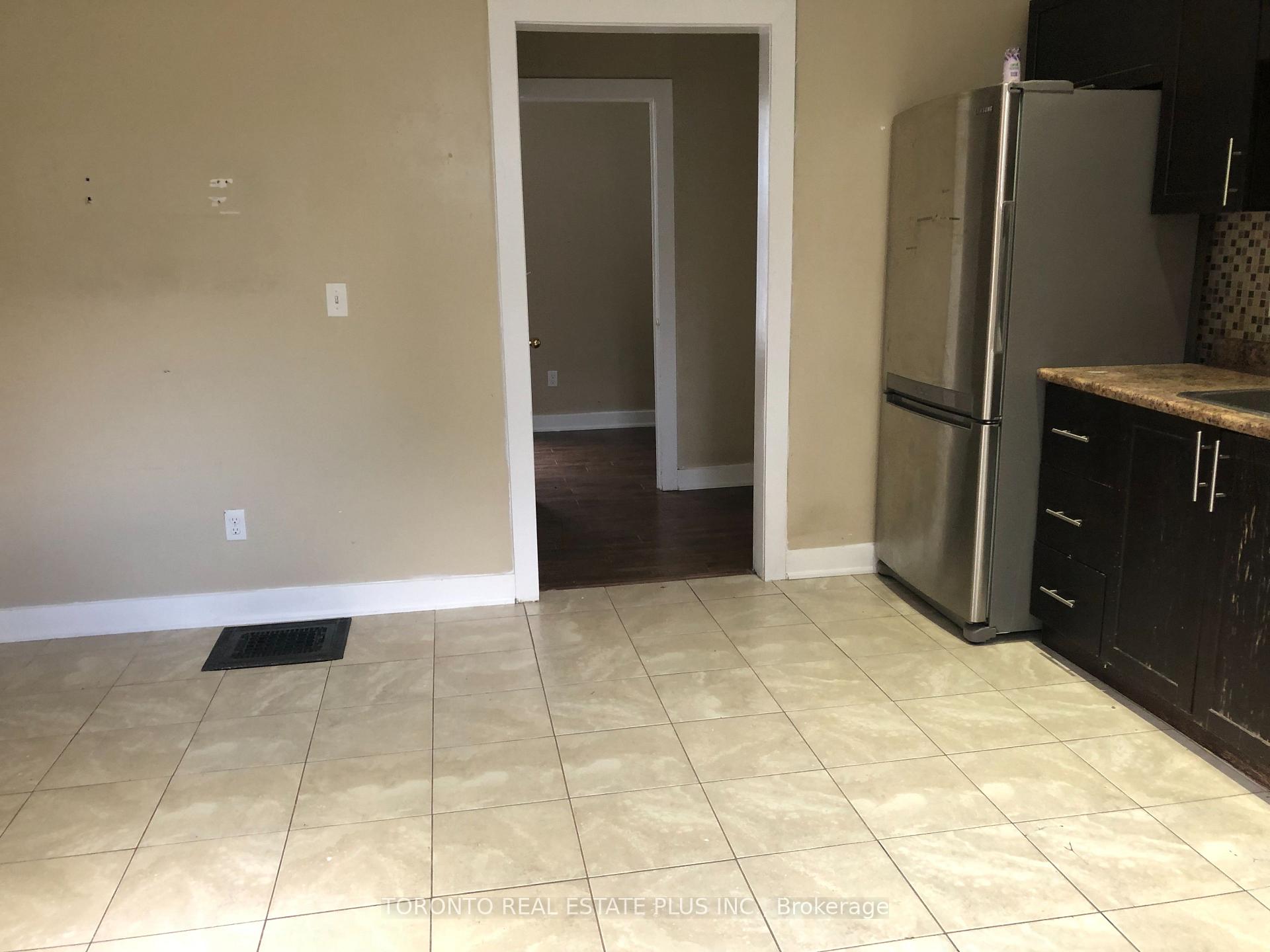 Photo 5 of Unit 1, 82 Coldwater Road W, Orillia — HOMEH