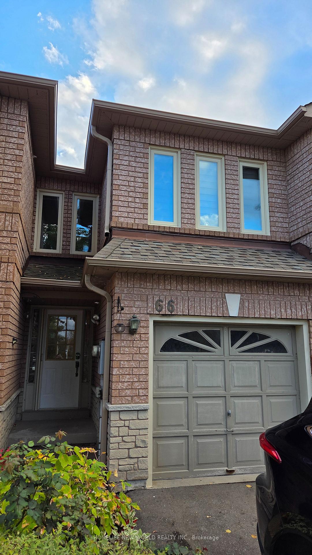 Photo 2 of 5420 Fallingbrook Drive, Mississauga, East Credit — HOMEH