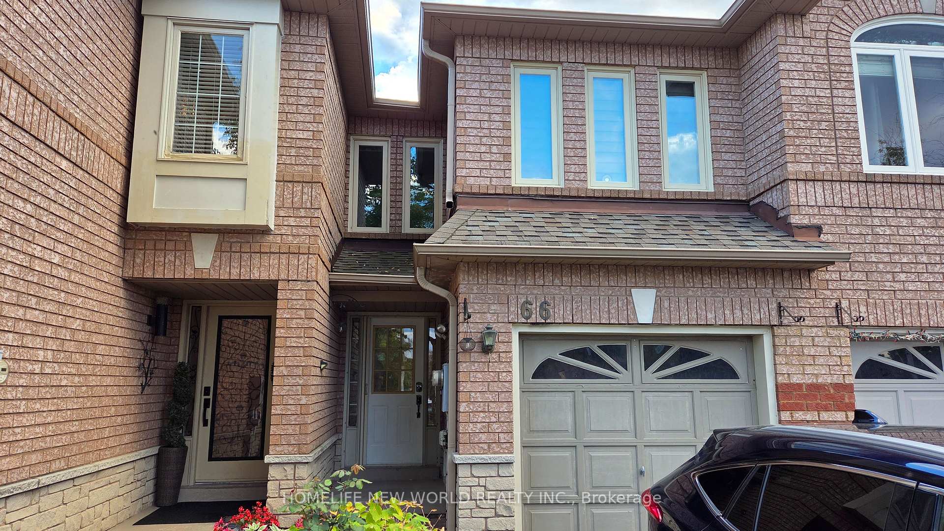 Photo 3 of 5420 Fallingbrook Drive, Mississauga, East Credit — HOMEH