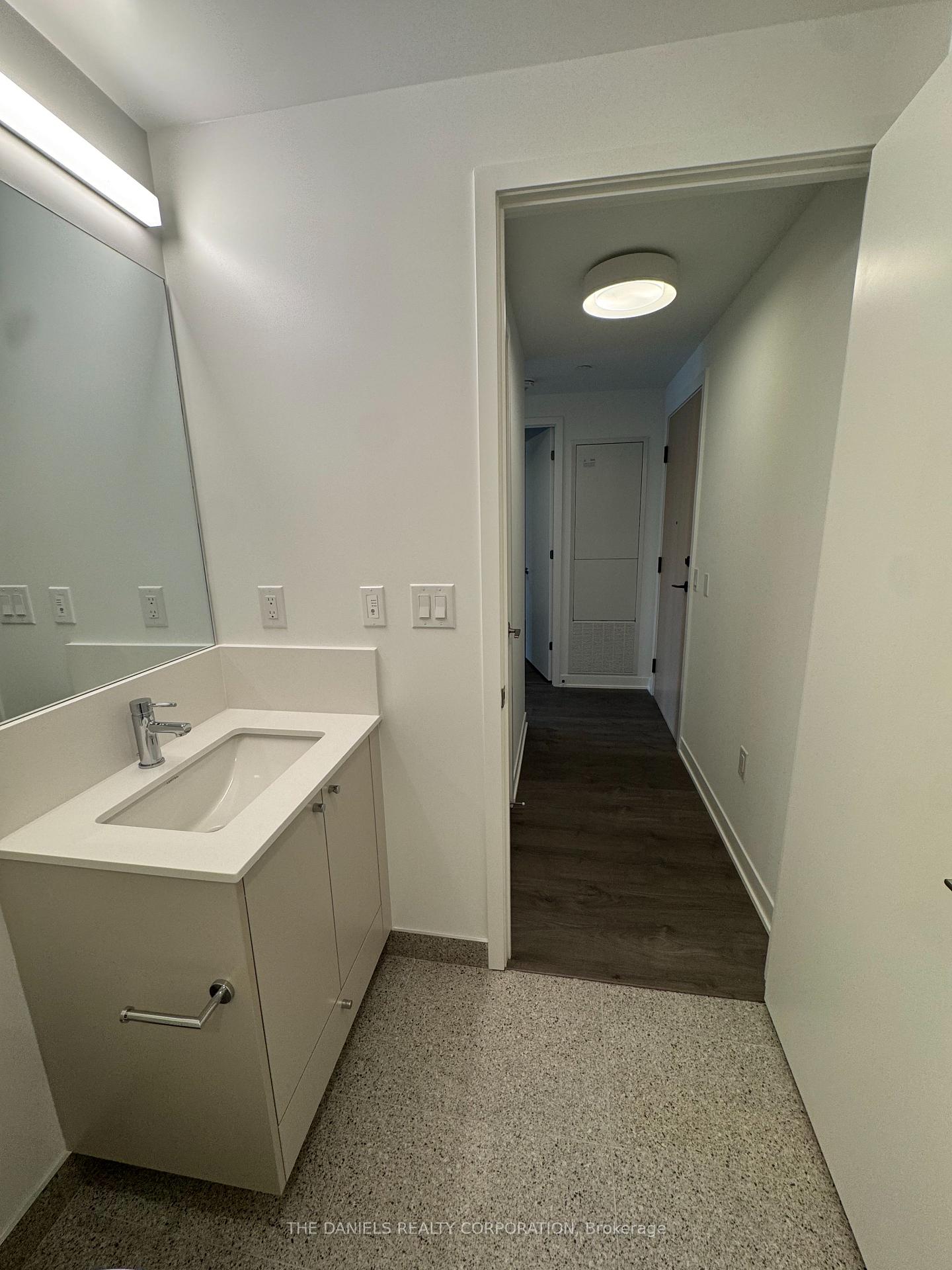 Photo 5 of Unit 401, 10 Oak Street, Toronto, Regent Park — HOMEH