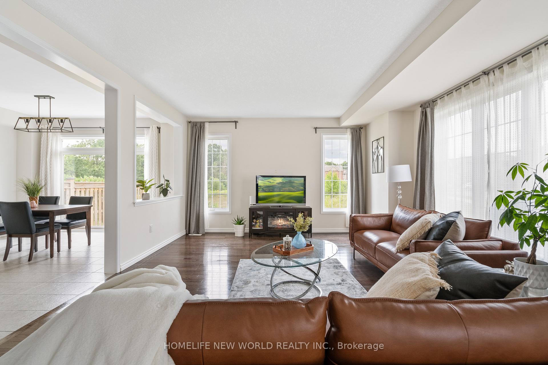 Photo 2 of 7705 Shadbush Lane, Niagara Falls, Brown — HOMEH