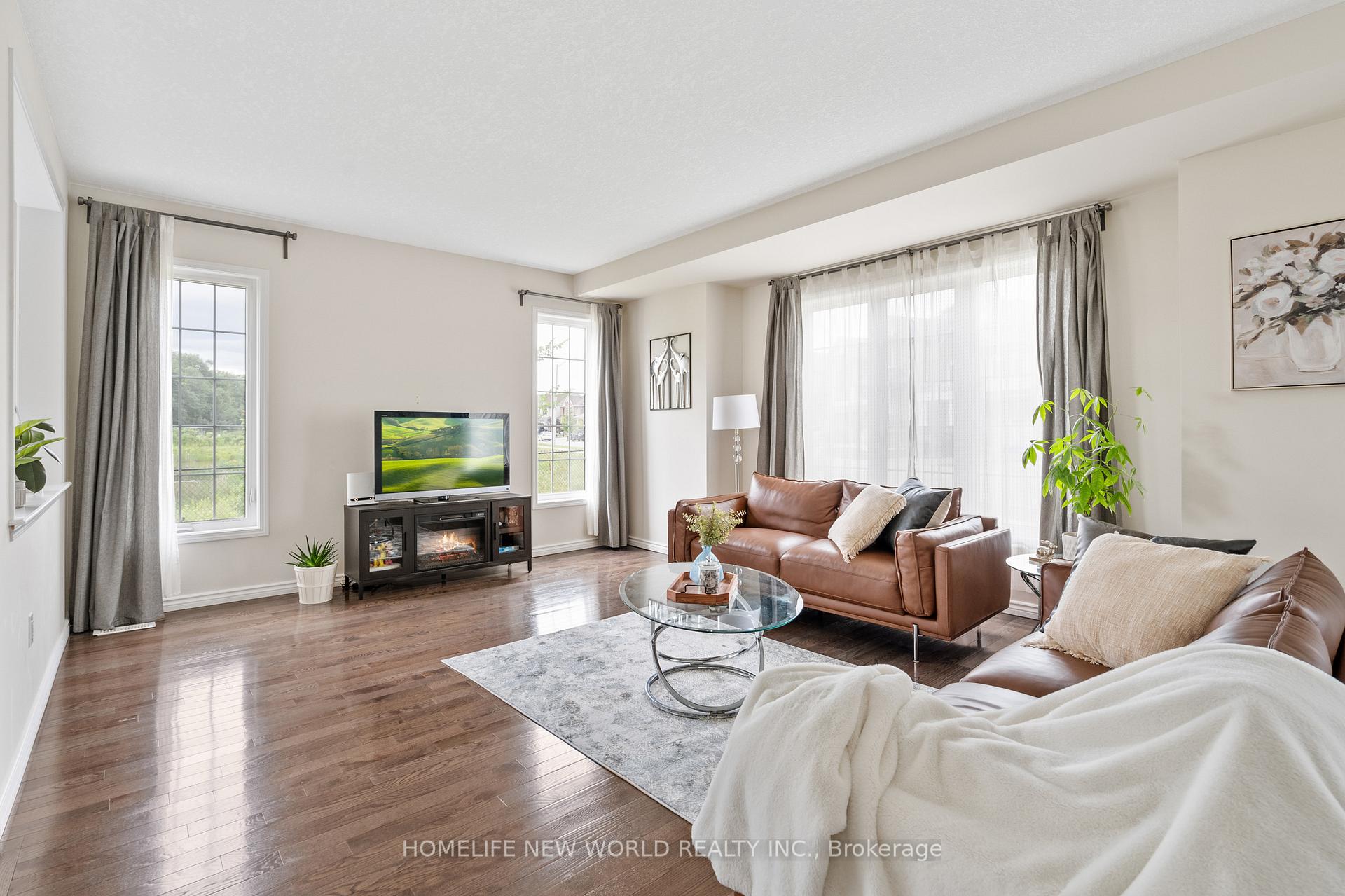 Photo 3 of 7705 Shadbush Lane, Niagara Falls, Brown — HOMEH