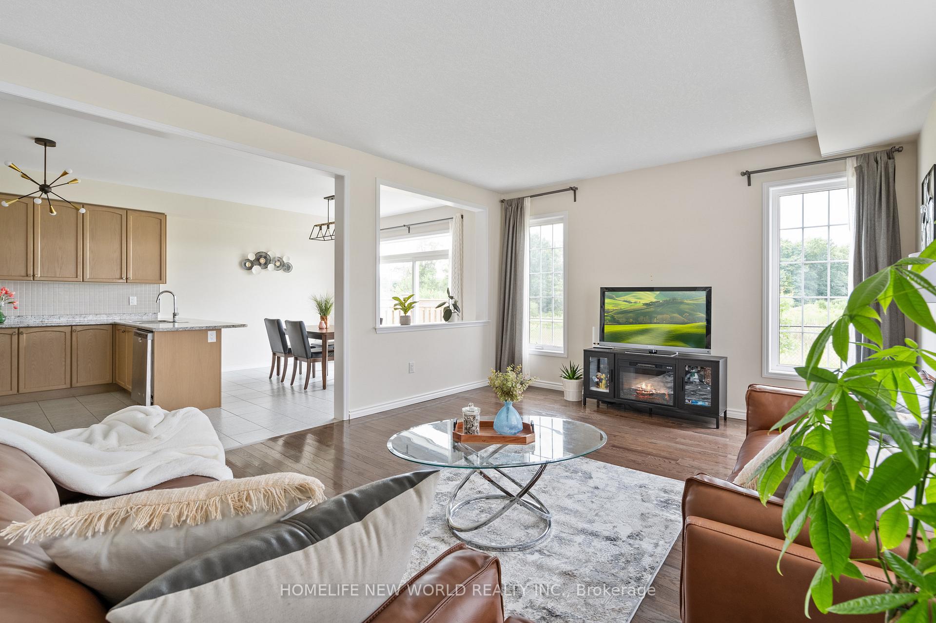 Photo 4 of 7705 Shadbush Lane, Niagara Falls, Brown — HOMEH