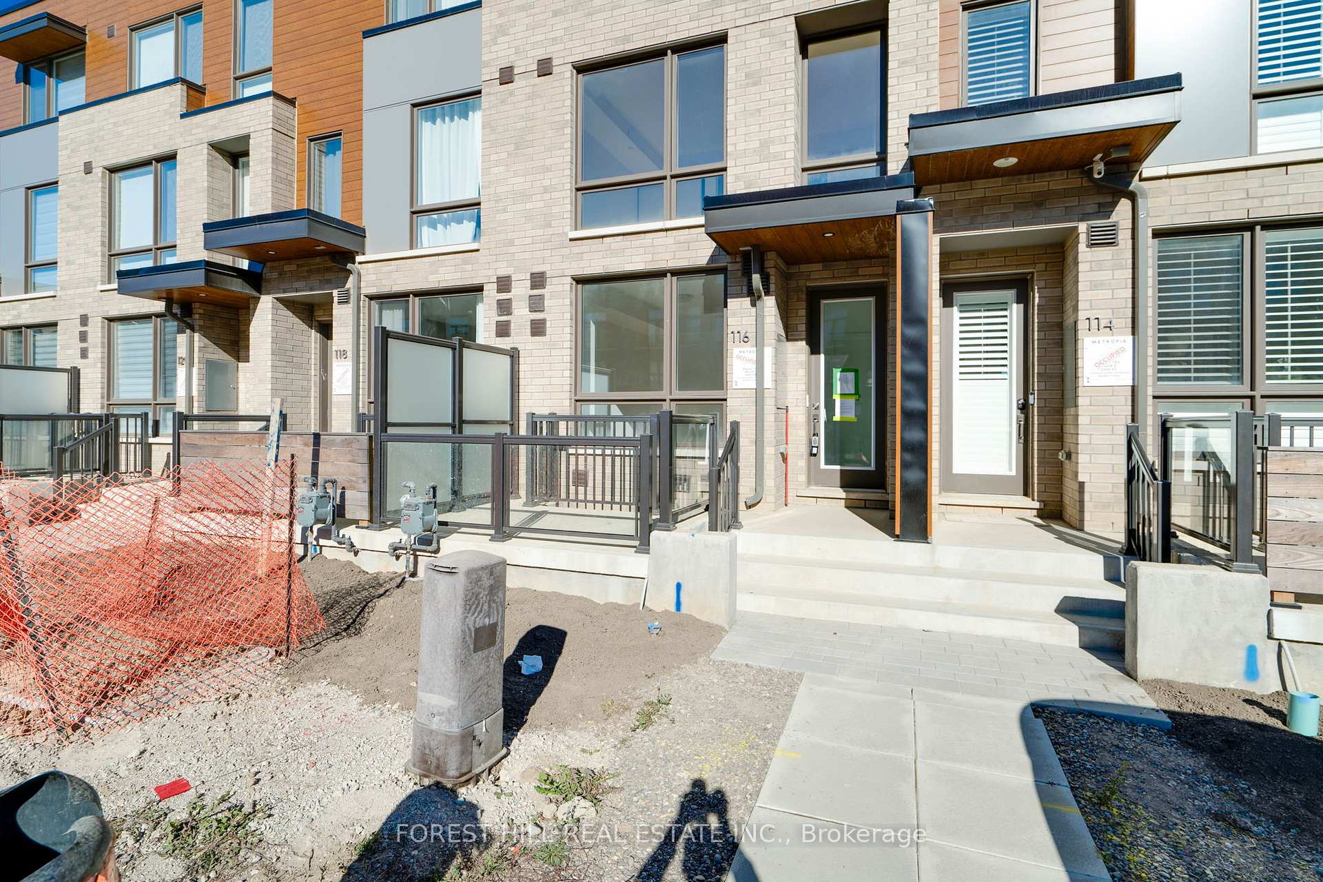 Photo 2 of 116 Green Gardens Boulevard, Toronto, Englemount-Lawrence — HOMEH