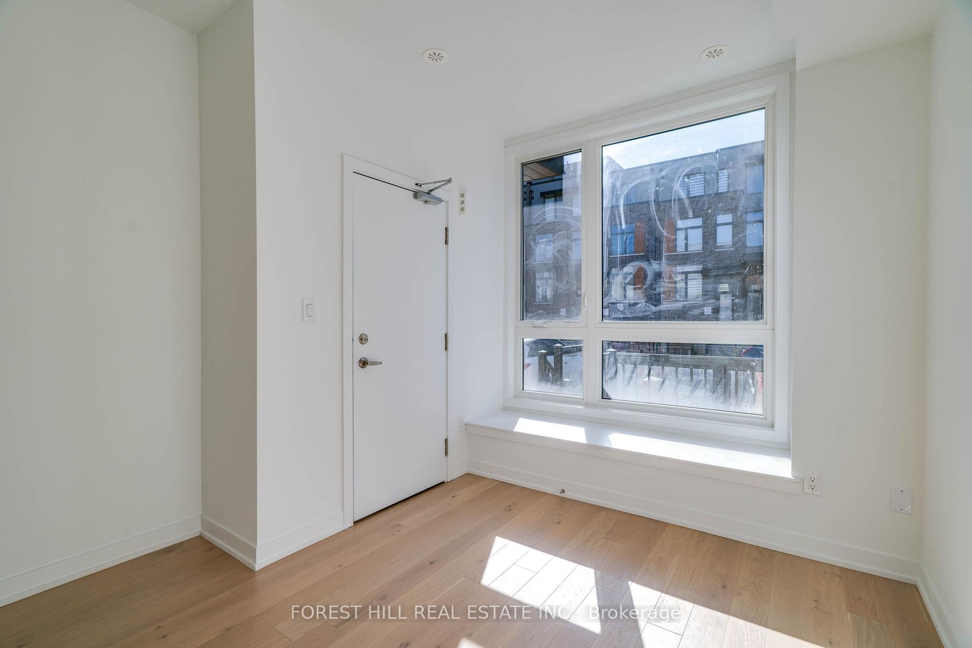 Photo 4 of 116 Green Gardens Boulevard, Toronto, Englemount-Lawrence — HOMEH
