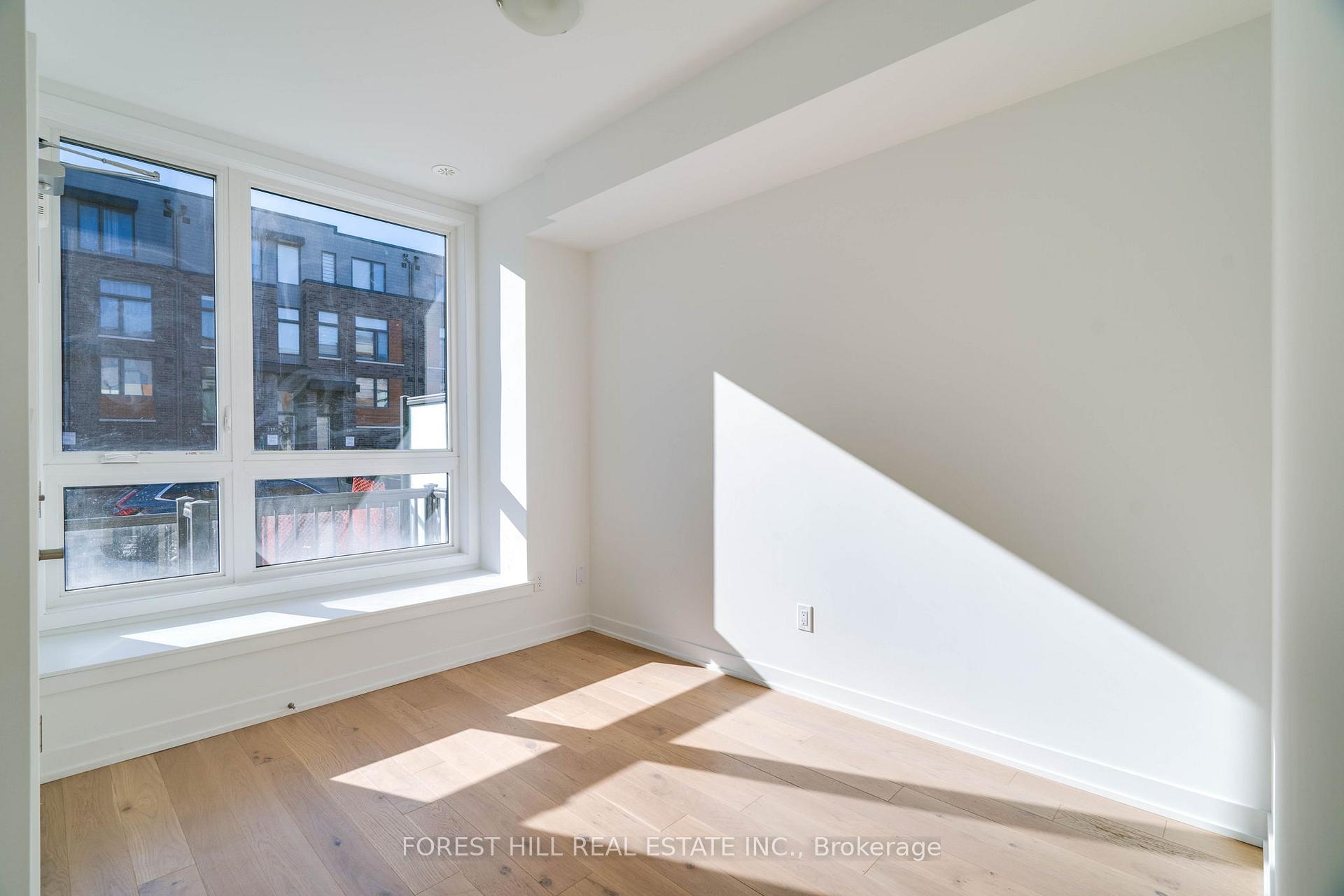 Photo 5 of 116 Green Gardens Boulevard, Toronto, Englemount-Lawrence — HOMEH