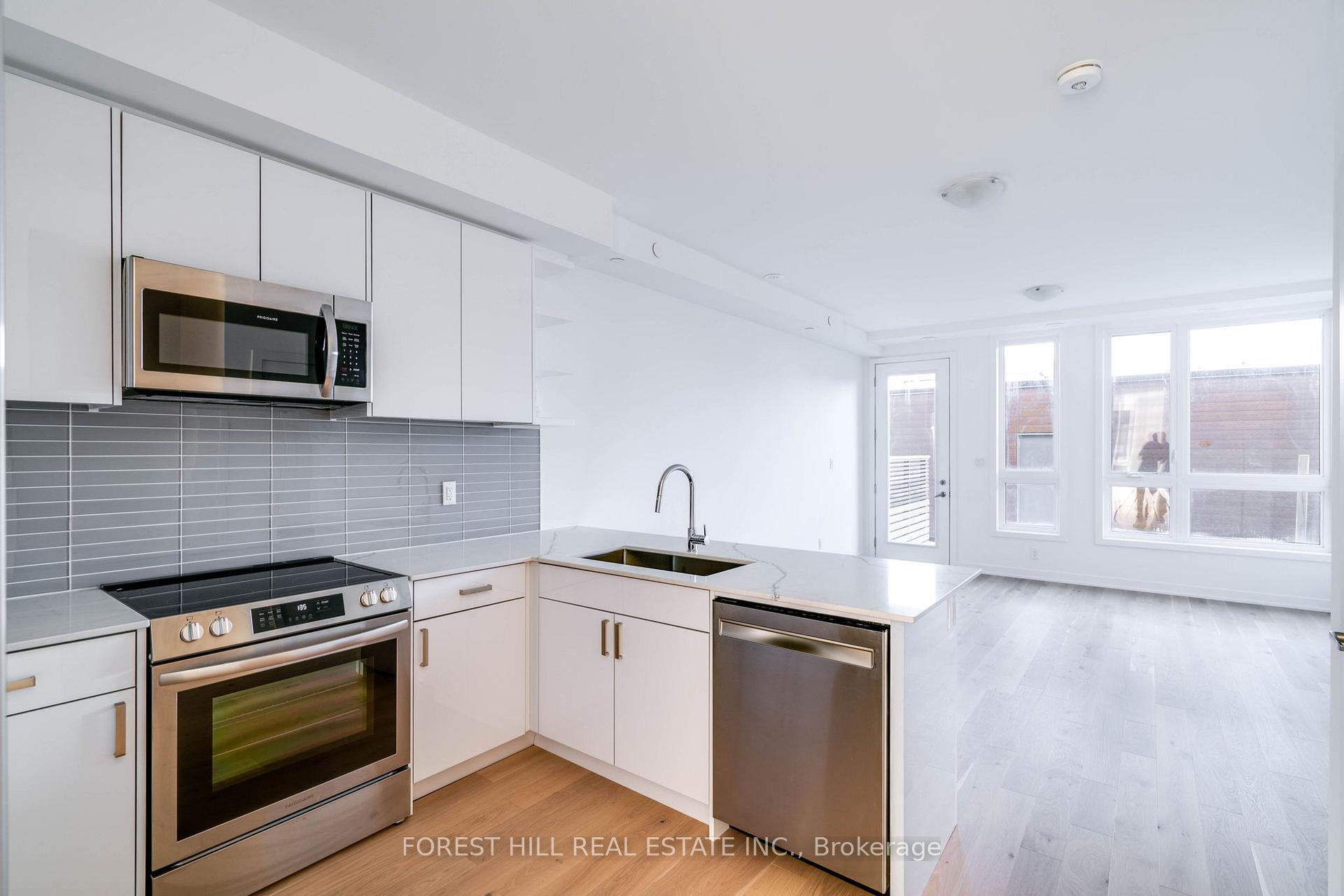 Photo 6 of 116 Green Gardens Boulevard, Toronto, Englemount-Lawrence — HOMEH