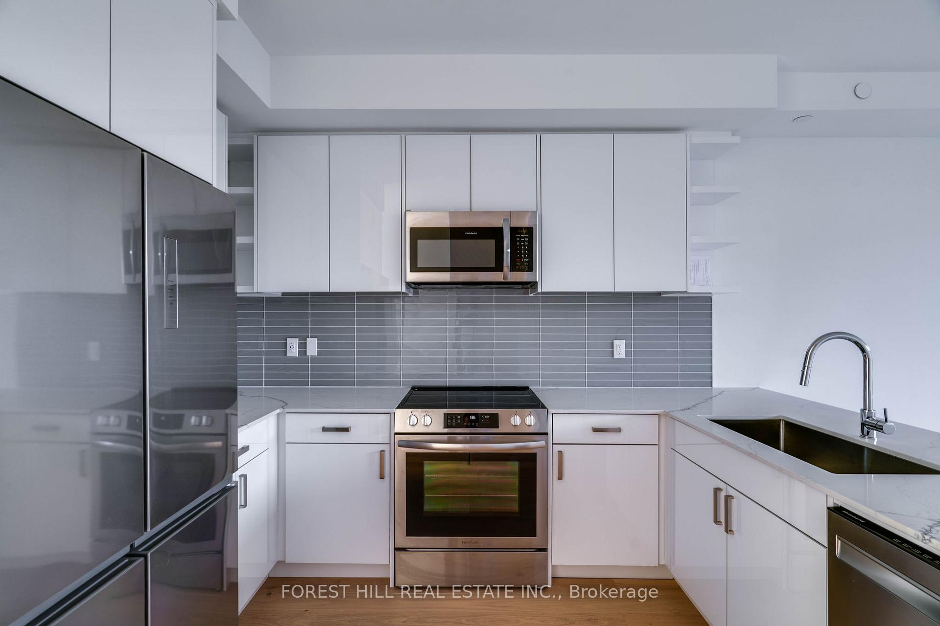 Photo 7 of 116 Green Gardens Boulevard, Toronto, Englemount-Lawrence — HOMEH