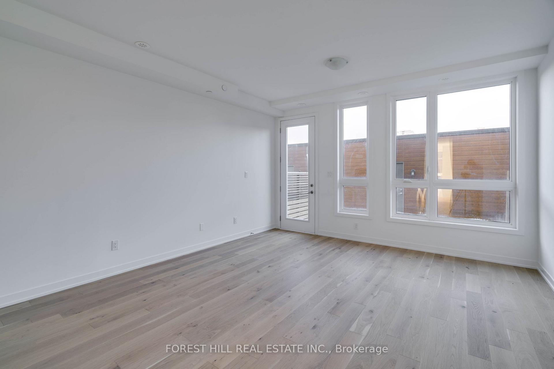 Photo 8 of 116 Green Gardens Boulevard, Toronto, Englemount-Lawrence — HOMEH