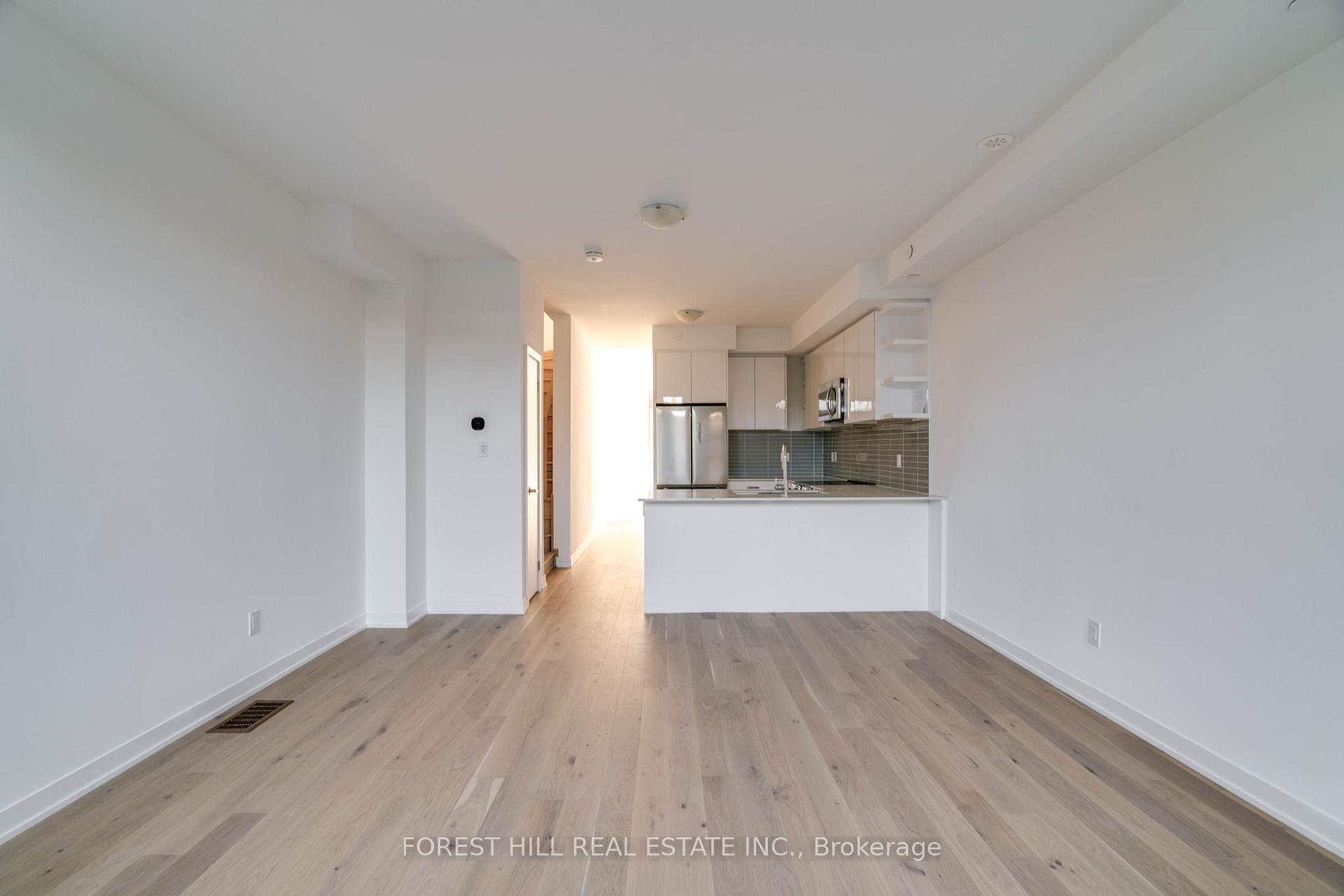 Photo 11 of 116 Green Gardens Boulevard, Toronto, Englemount-Lawrence — HOMEH