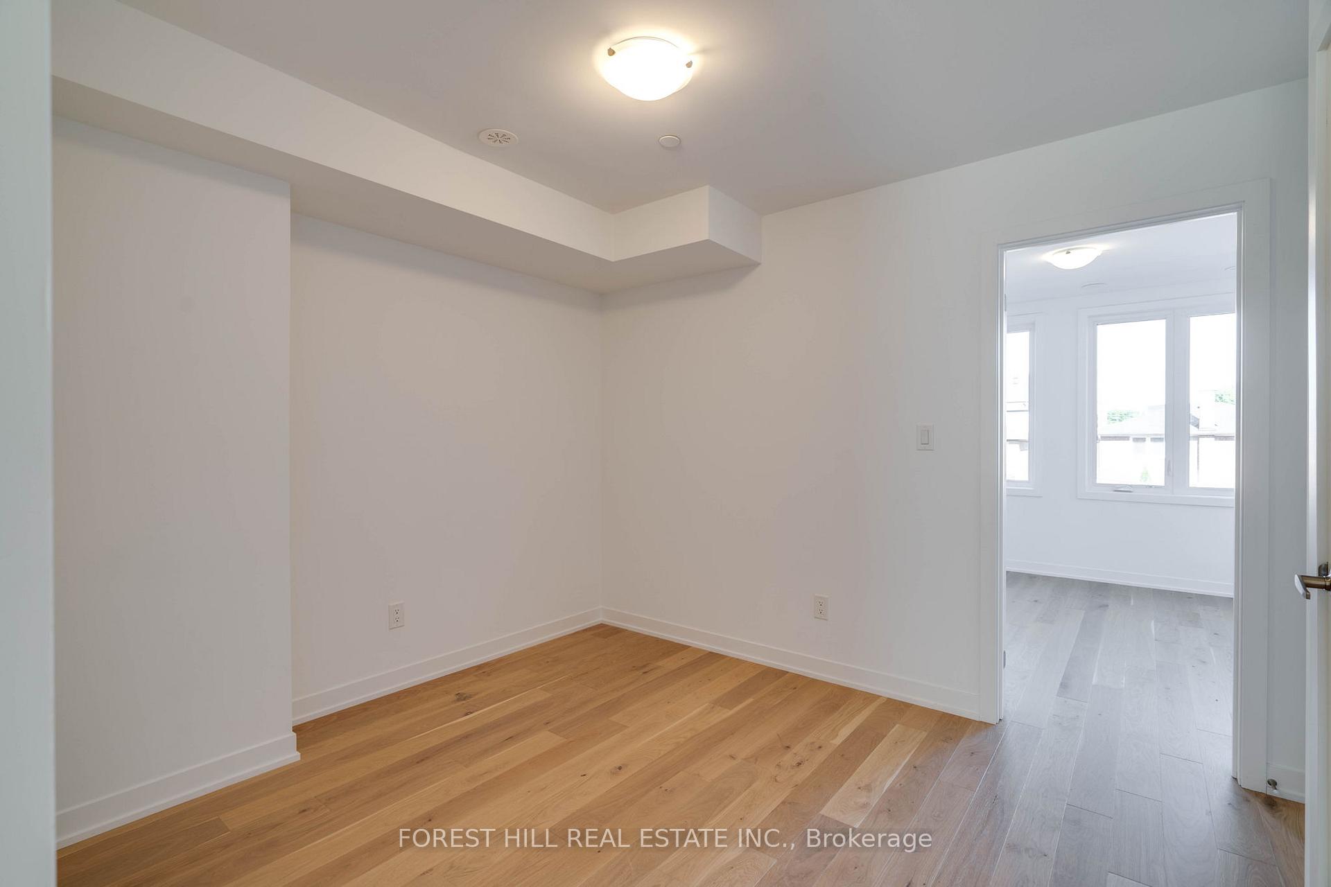 Photo 17 of 116 Green Gardens Boulevard, Toronto, Englemount-Lawrence — HOMEH