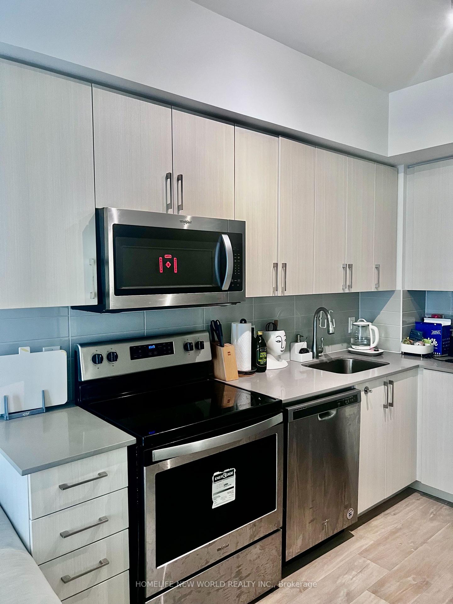 Photo 3 of 591 Sheppard Avenue, North York, Bayview Village — HOMEH