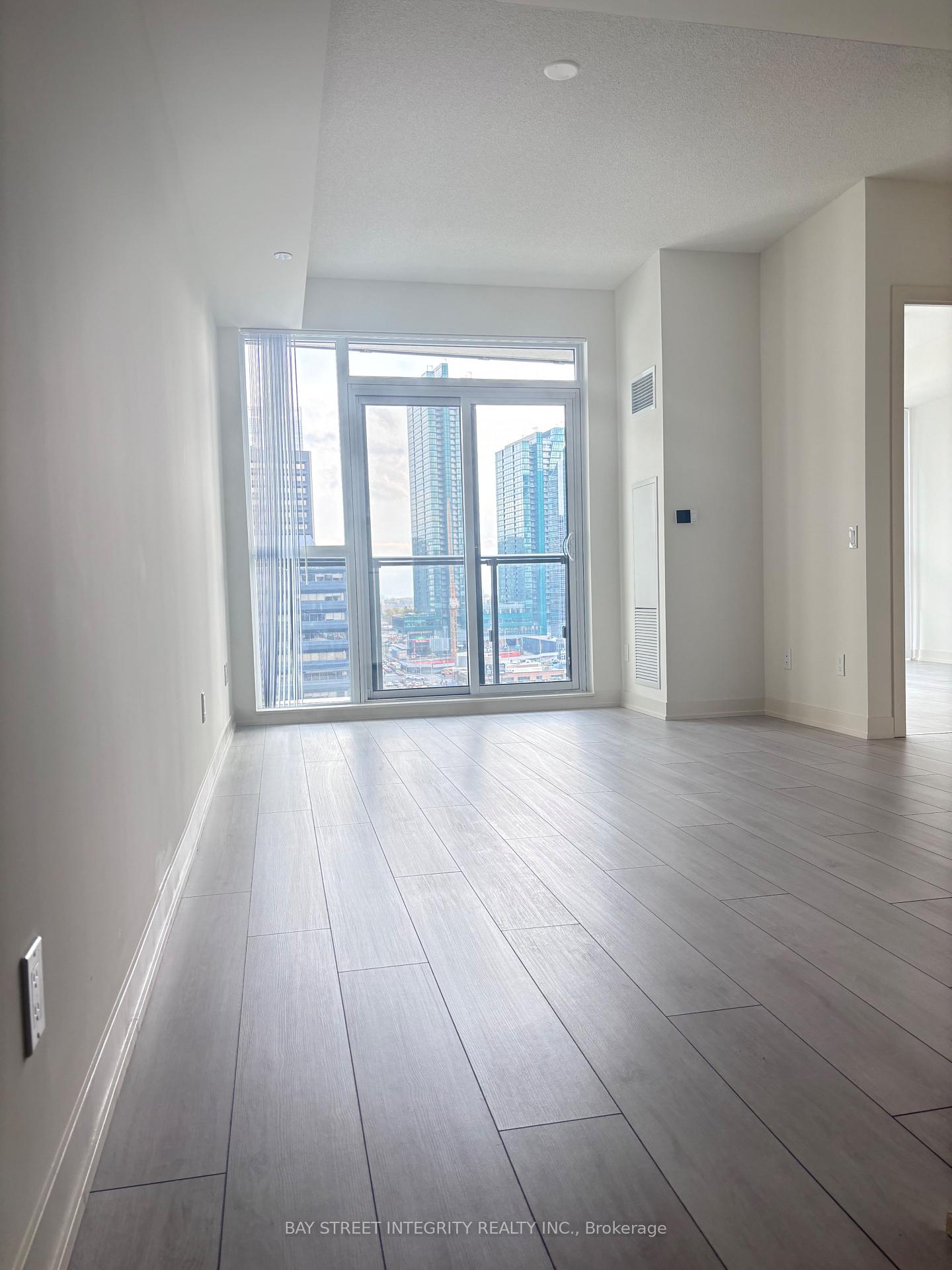 Photo 3 of Unit 907, 4955 Yonge Street, North York, Willowdale East — HOMEH