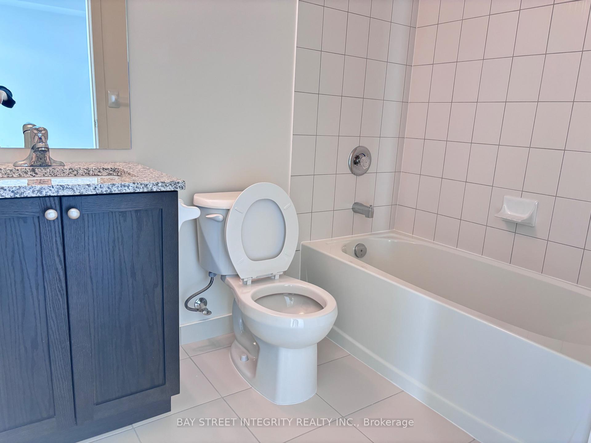 Photo 6 of Unit 907, 4955 Yonge Street, North York, Willowdale East — HOMEH
