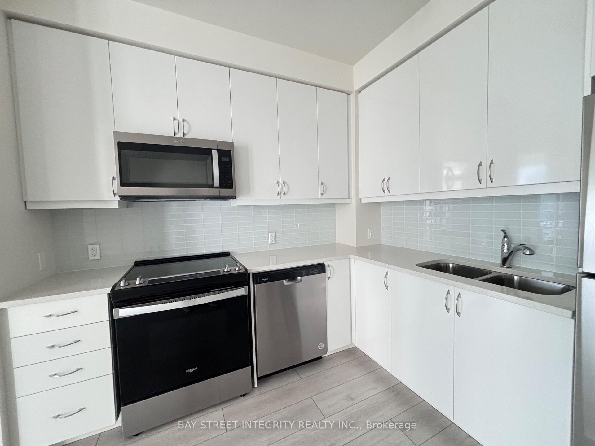 Photo 9 of Unit 907, 4955 Yonge Street, North York, Willowdale East — HOMEH