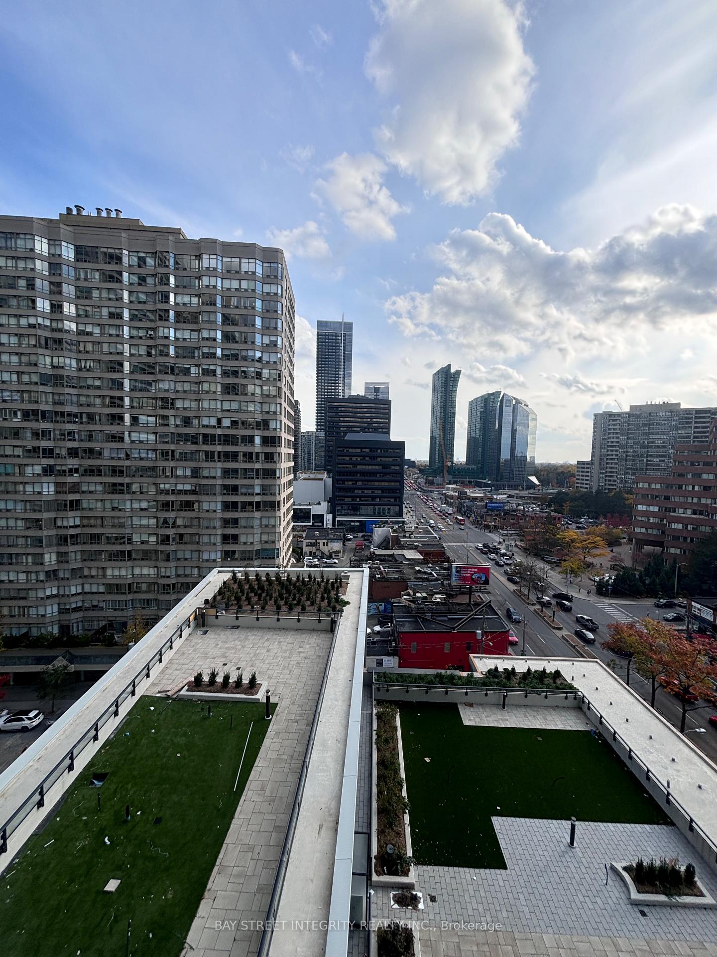 Photo 11 of Unit 907, 4955 Yonge Street, North York, Willowdale East — HOMEH