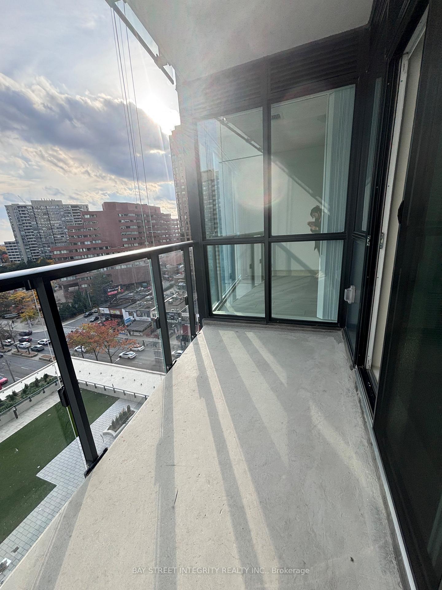 Photo 12 of Unit 907, 4955 Yonge Street, North York, Willowdale East — HOMEH