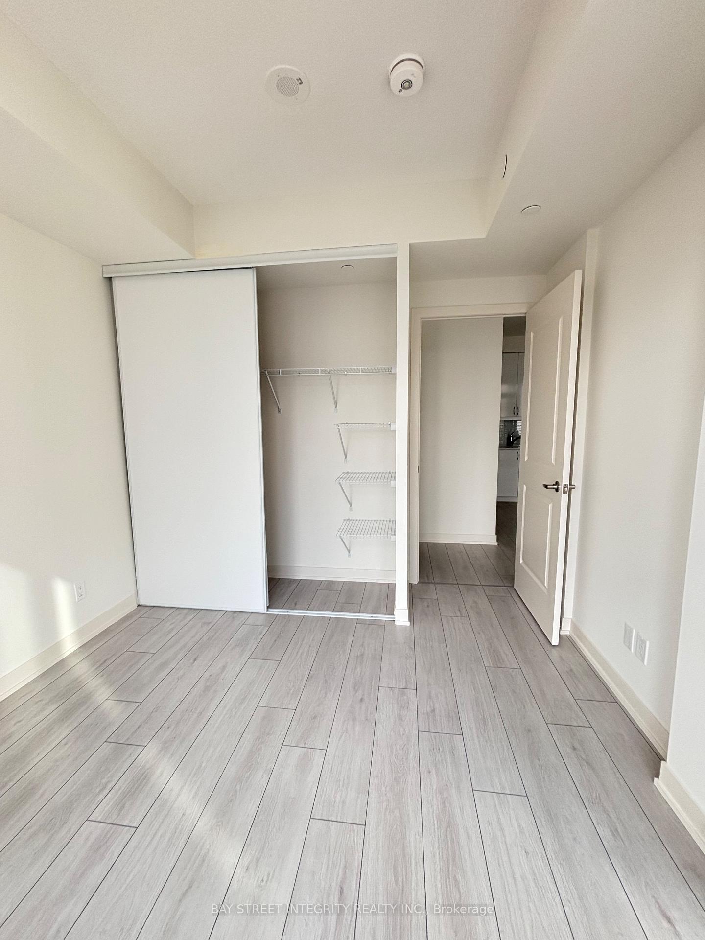 Photo 14 of Unit 907, 4955 Yonge Street, North York, Willowdale East — HOMEH