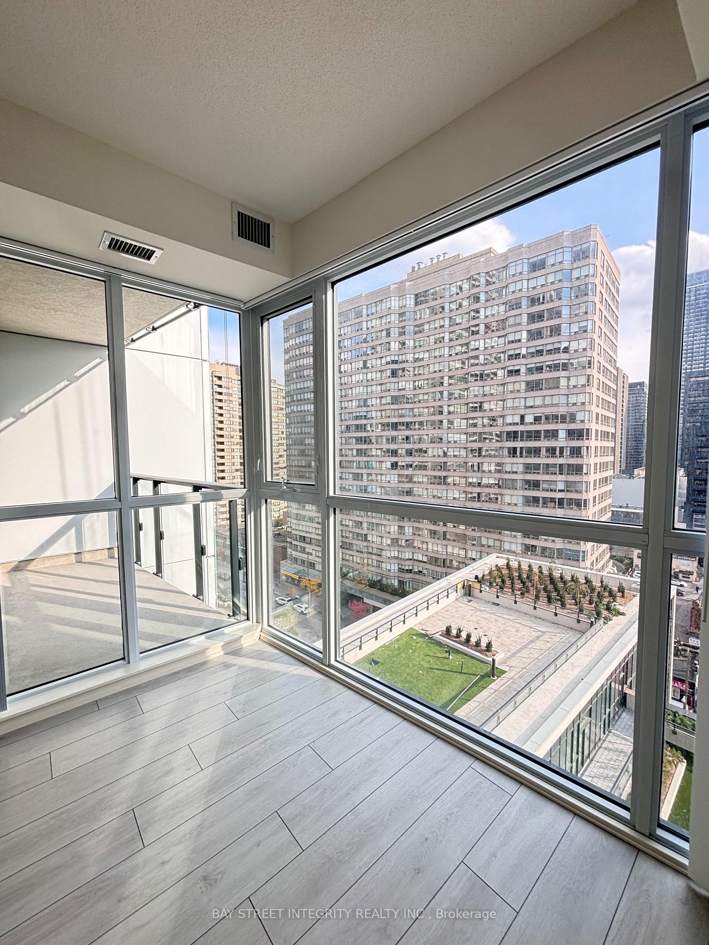 Photo 15 of Unit 907, 4955 Yonge Street, North York, Willowdale East — HOMEH