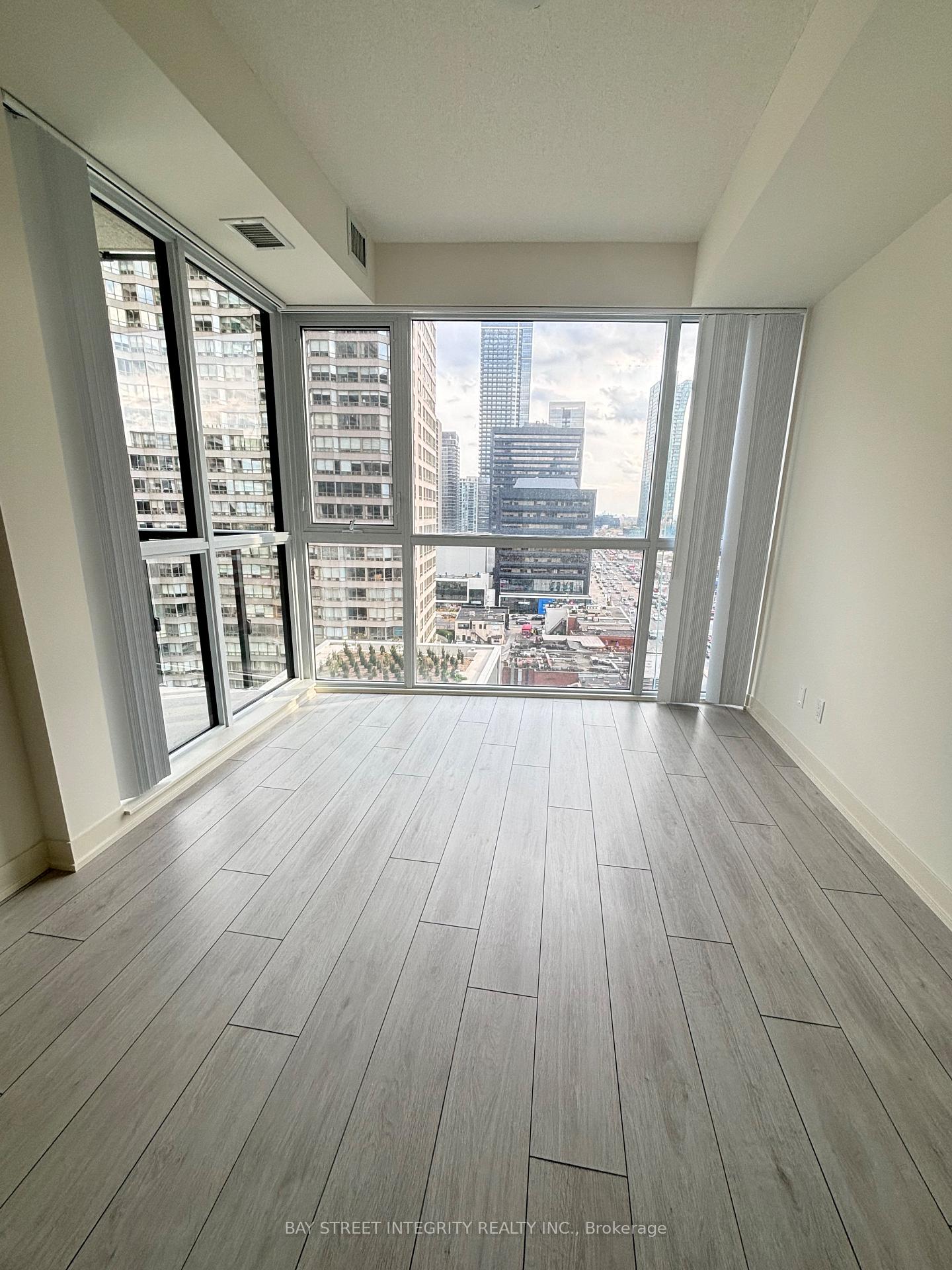 Photo 16 of Unit 907, 4955 Yonge Street, North York, Willowdale East — HOMEH