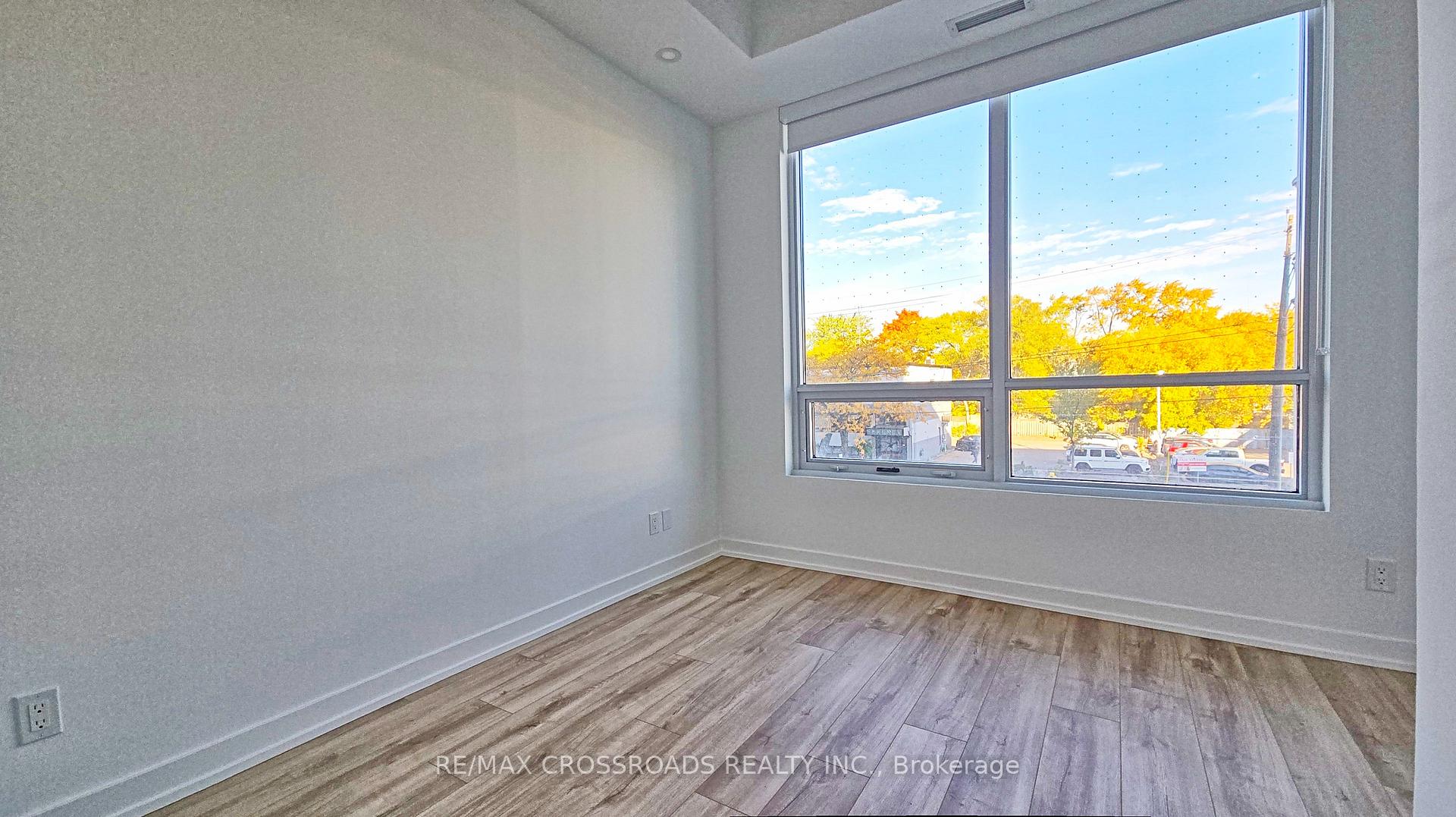 Photo 8 of Unit 201, 181 Sheppard Avenue E, North York, Willowdale East — HOMEH