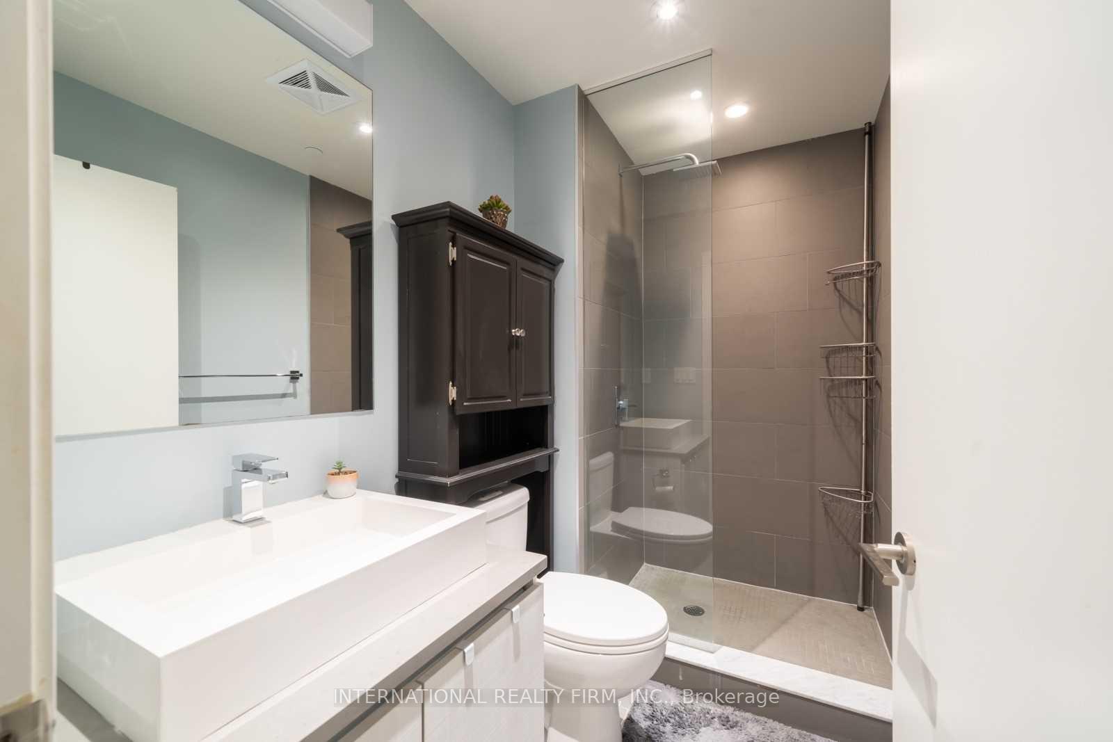 Photo 4 of Unit 315, 111 Bathurst Street, Toronto, Waterfront Communities — HOMEH