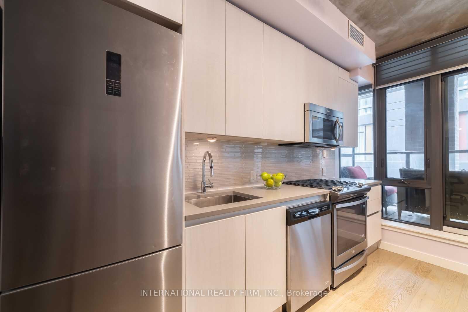 Photo 5 of Unit 315, 111 Bathurst Street, Toronto, Waterfront Communities — HOMEH