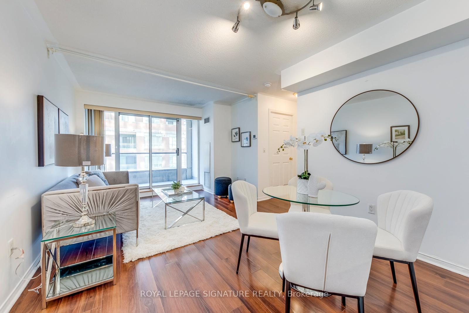 Photo 5 of Unit 805, 909 Bay Street, Toronto, Bay Street Corridor — HOMEH