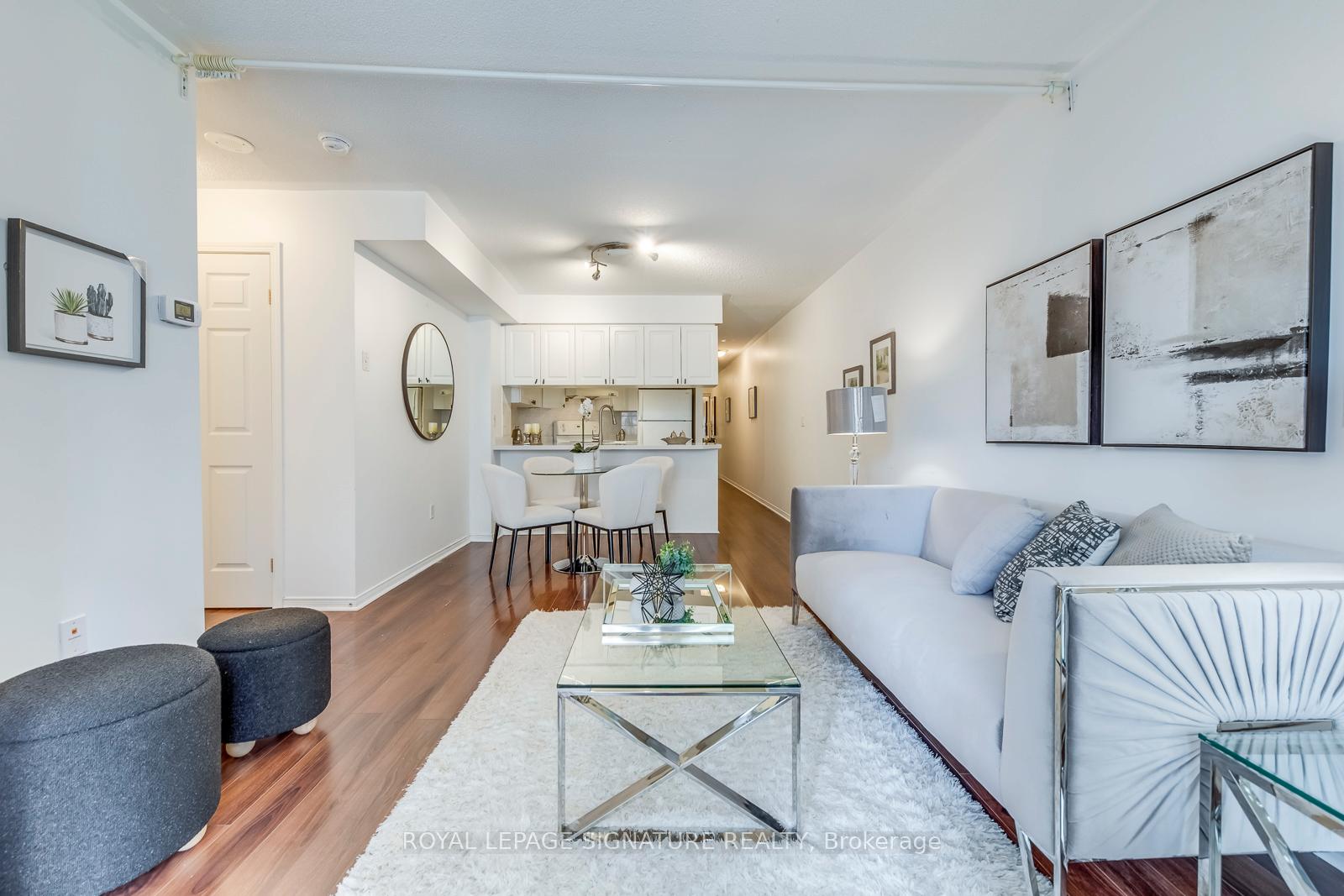 Photo 6 of Unit 805, 909 Bay Street, Toronto, Bay Street Corridor — HOMEH