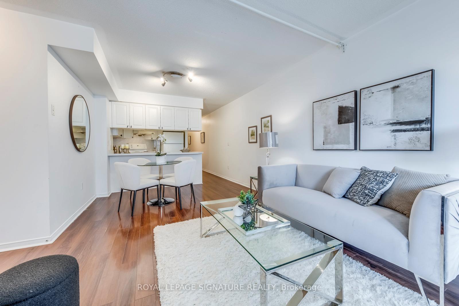 Photo 9 of Unit 805, 909 Bay Street, Toronto, Bay Street Corridor — HOMEH