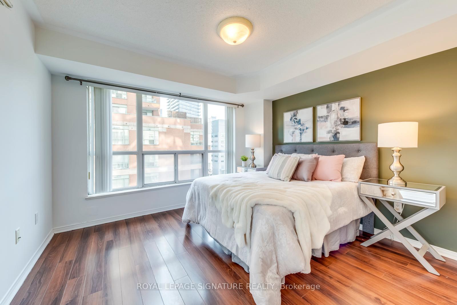 Photo 10 of Unit 805, 909 Bay Street, Toronto, Bay Street Corridor — HOMEH
