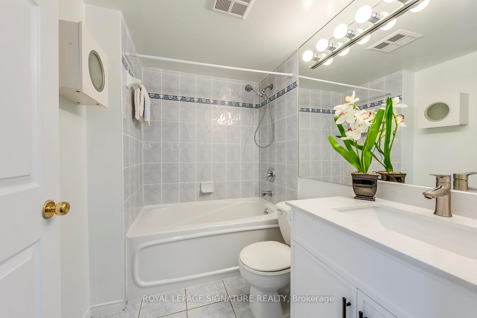 Photo 12 of Unit 805, 909 Bay Street, Toronto, Bay Street Corridor — HOMEH