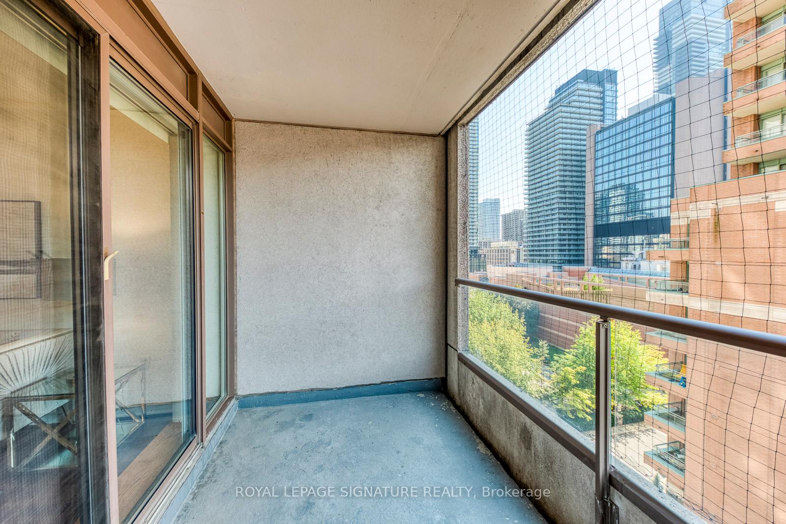 Photo 14 of Unit 805, 909 Bay Street, Toronto, Bay Street Corridor — HOMEH