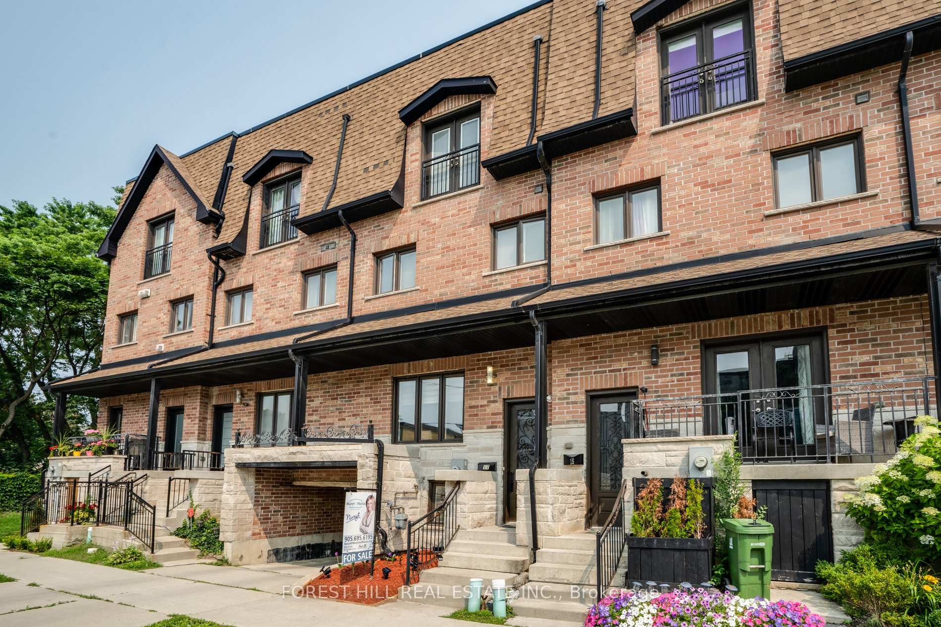 Photo 2 of 17 Stadacona Drive, Toronto, Englemount-Lawrence — HOMEH
