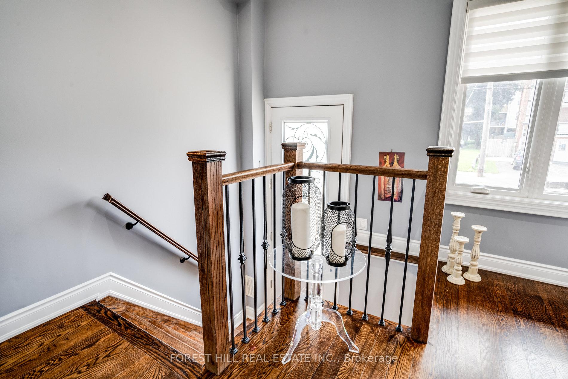 Photo 3 of 17 Stadacona Drive, Toronto, Englemount-Lawrence — HOMEH