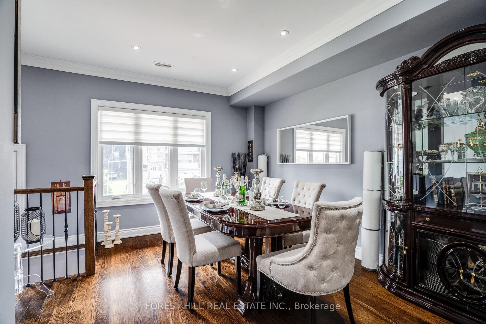 Photo 4 of 17 Stadacona Drive, Toronto, Englemount-Lawrence — HOMEH
