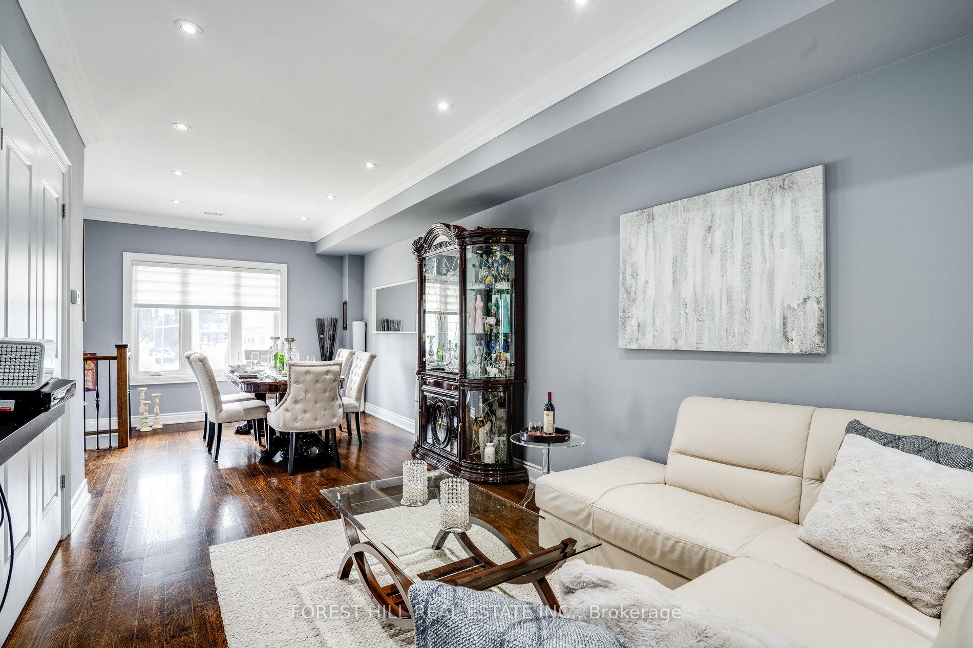 Photo 6 of 17 Stadacona Drive, Toronto, Englemount-Lawrence — HOMEH